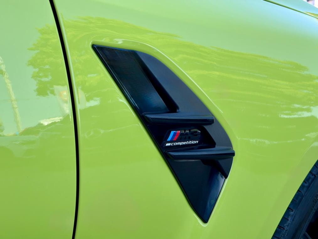 BMW M3 Competition-showroom-element-3