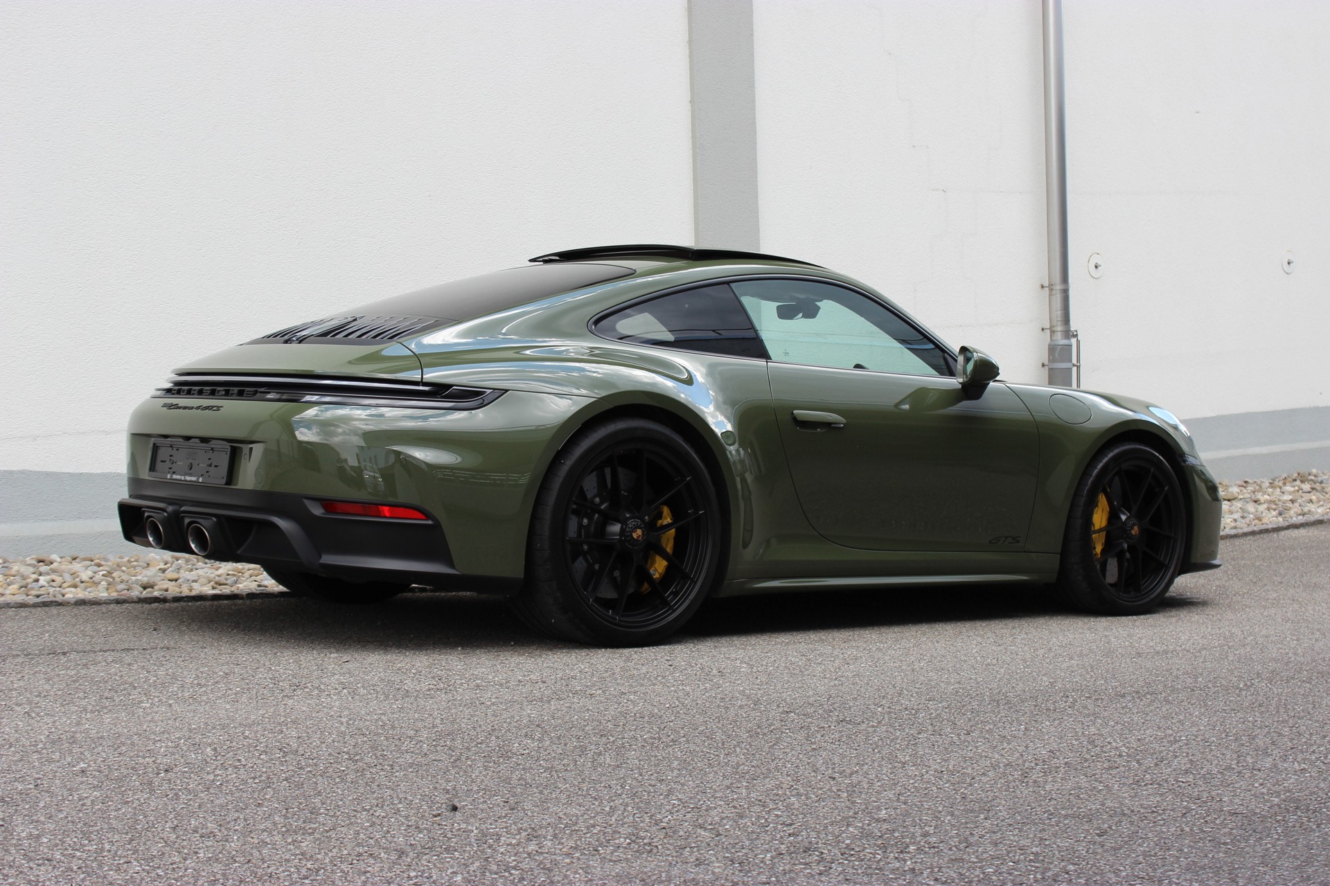 PORSCHE 911 Carrera 4 GTS PTS Lackierung *NATOOLIV*-showroom-element-2