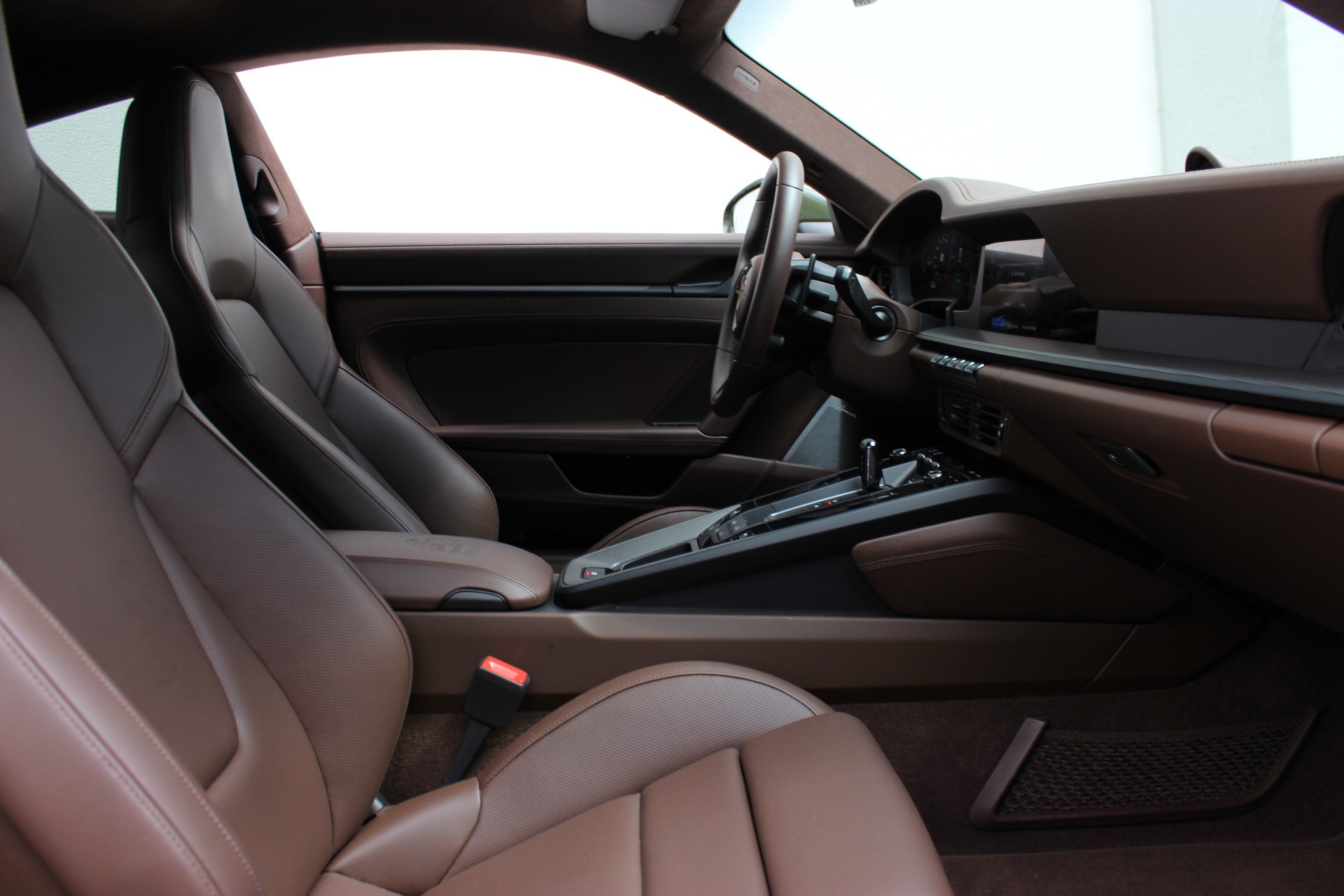 PORSCHE 911 Carrera 4 GTS PTS Lackierung *NATOOLIV*-showroom-element-1