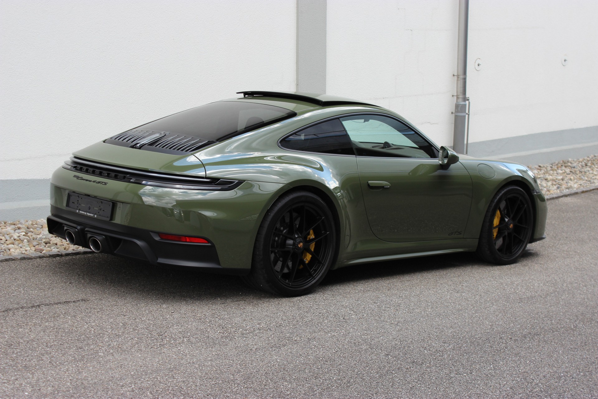 PORSCHE 911 Carrera 4 GTS PTS Lackierung *NATOOLIV*-image-8