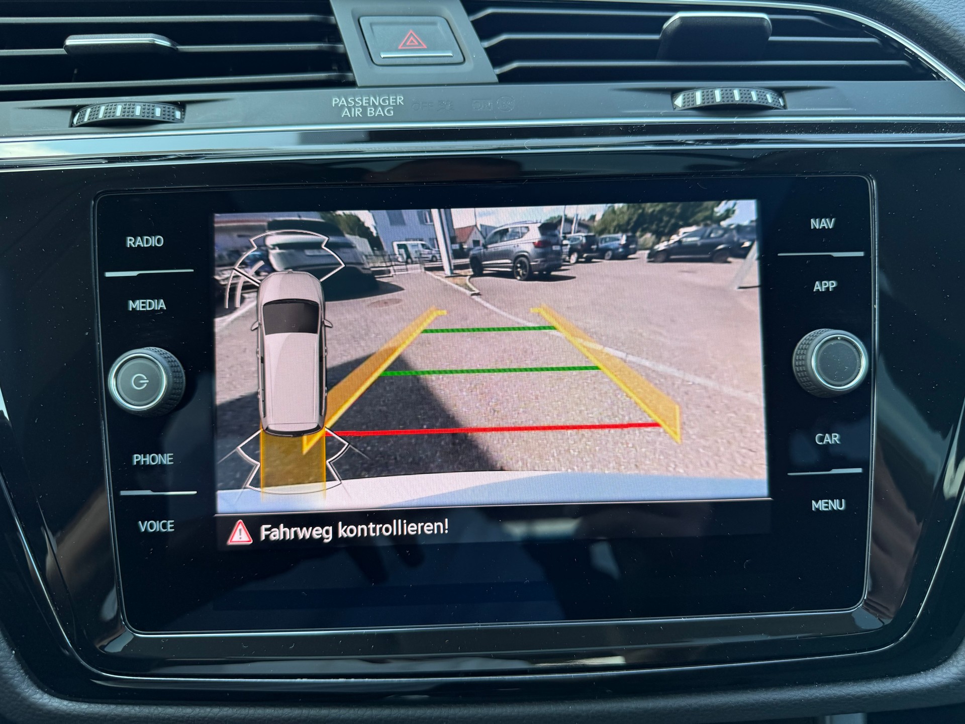 VW Touran 1.5 TSI Highline DSG R-LINE BLACK UND STYL / 48 MONATE WERK GARANTIE-image-19