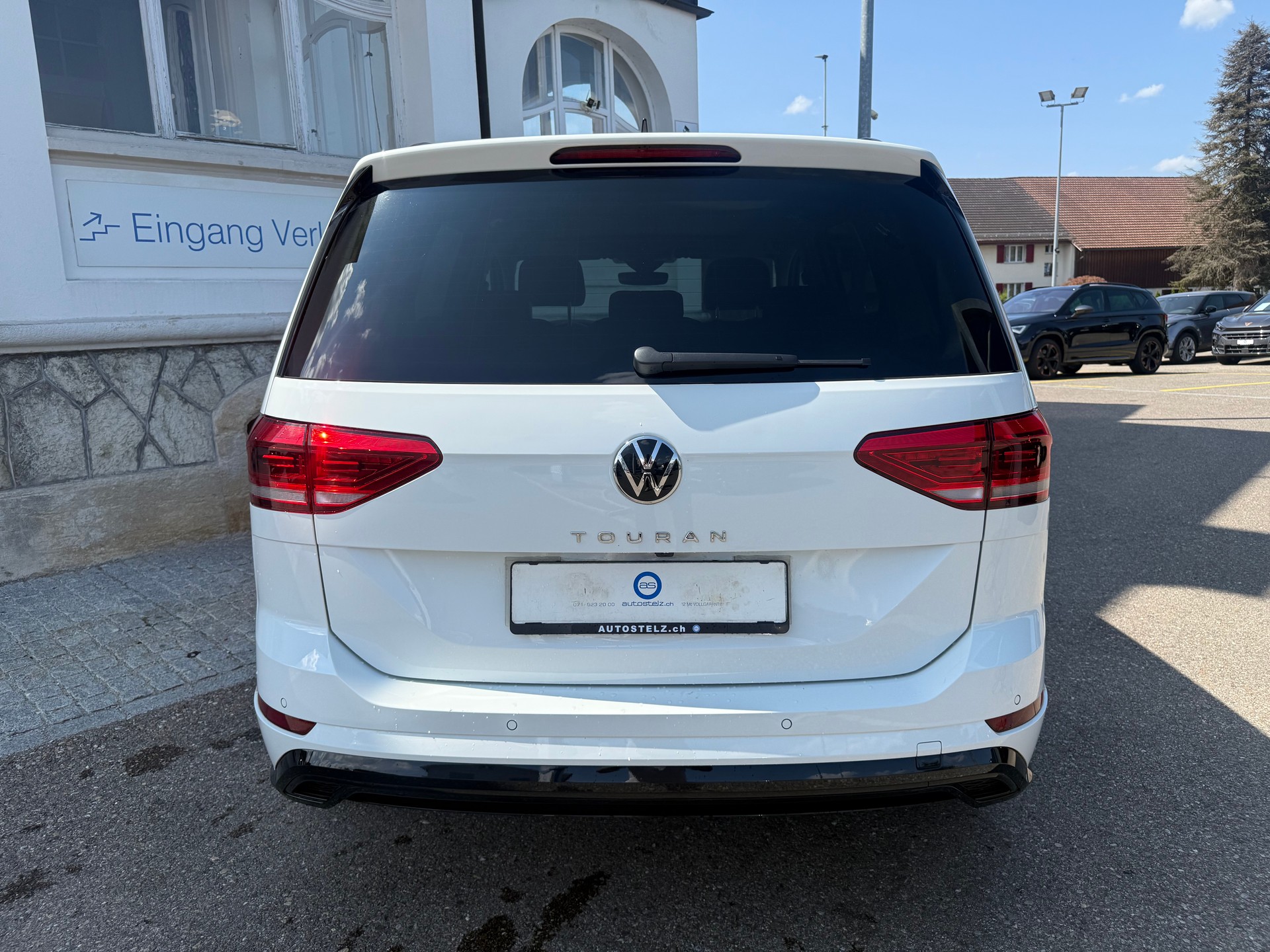 VW Touran 1.5 TSI Highline DSG R-LINE BLACK UND STYL / 48 MONATE WERK GARANTIE-image-6