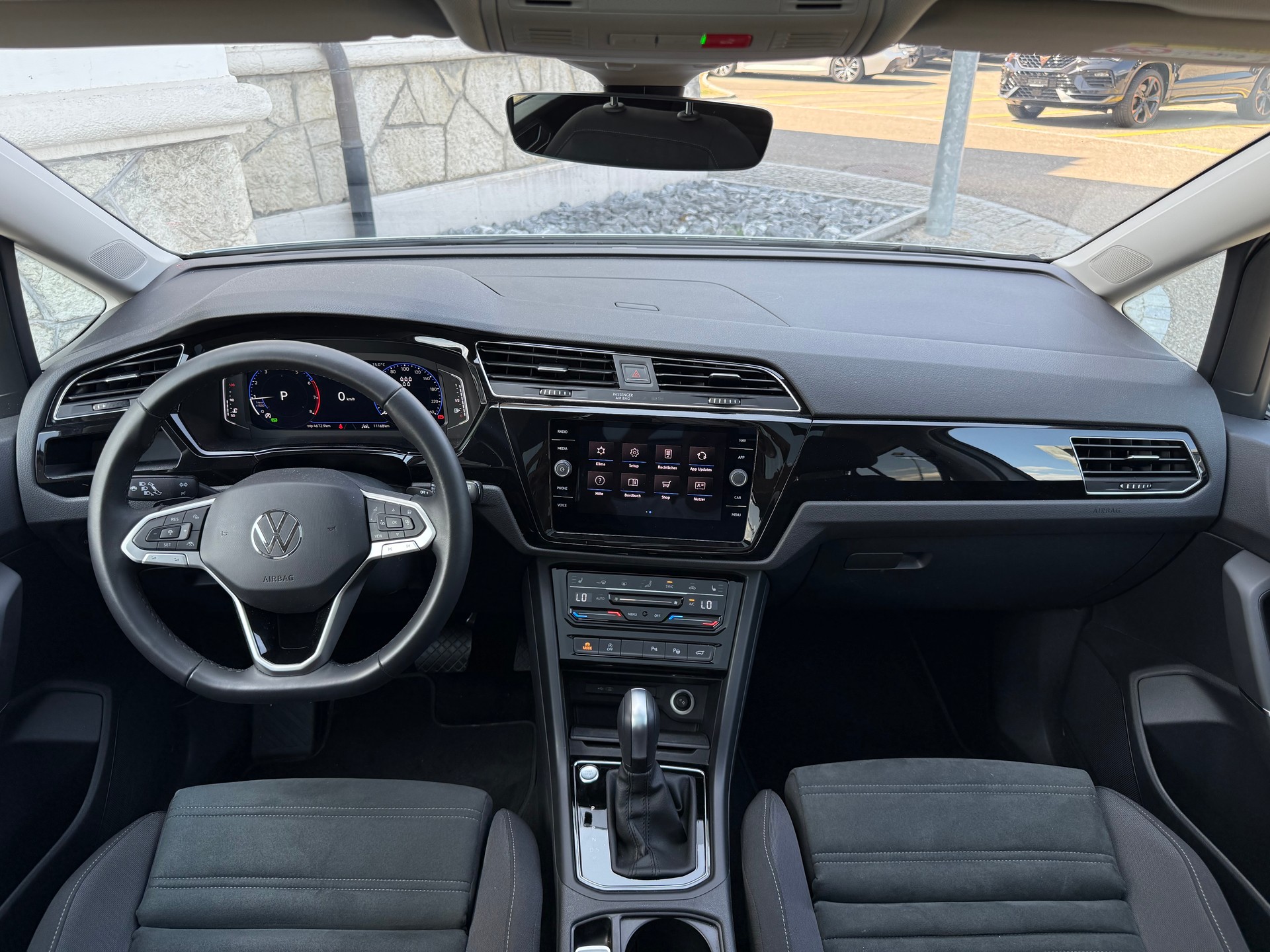 VW Touran 1.5 TSI Highline DSG R-LINE BLACK UND STYL / 48 MONATE WERK GARANTIE-image-16