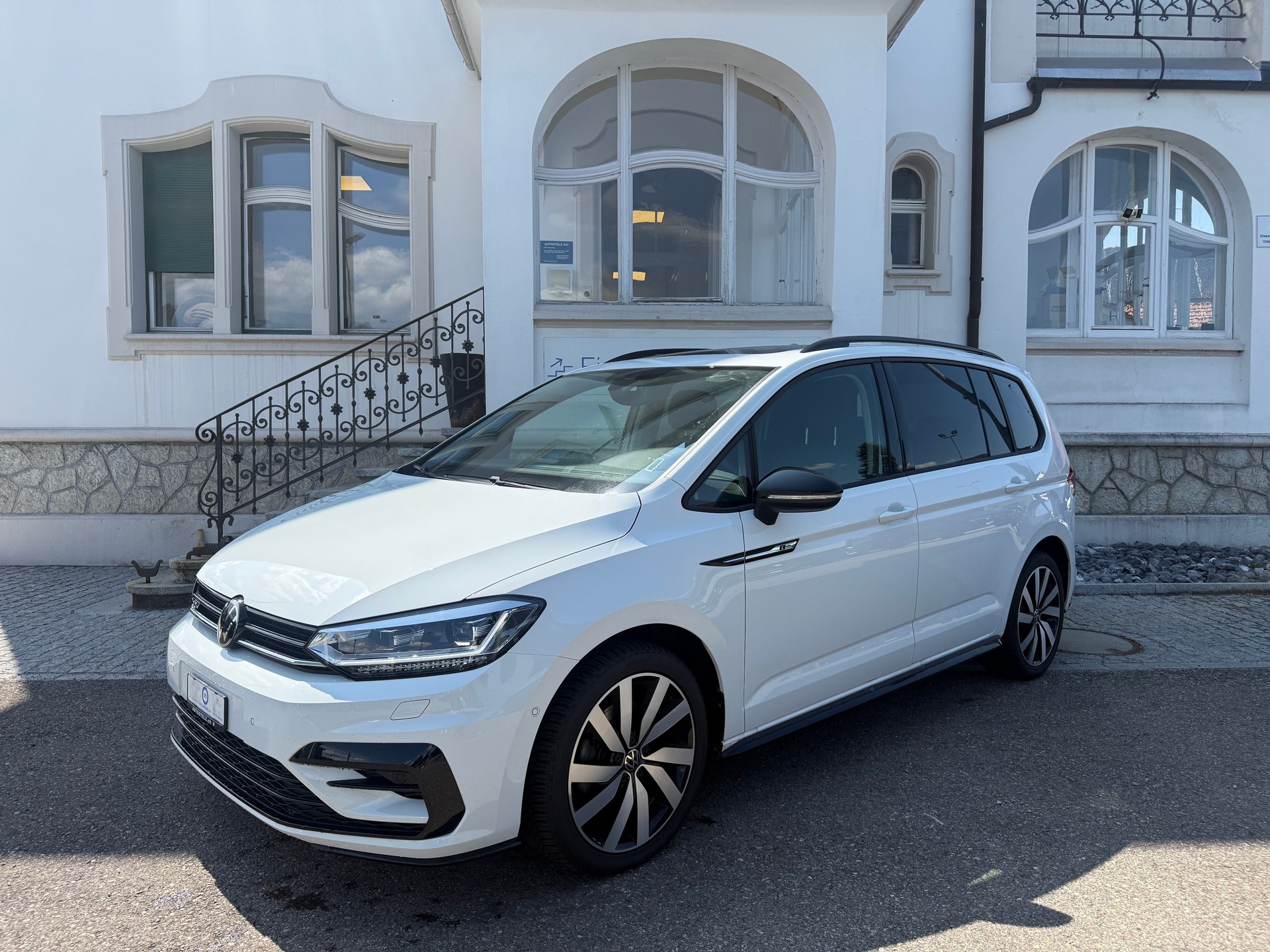 VW Touran 1.5 TSI Highline DSG R-LINE BLACK UND STYL / 48 MONATE WERK GARANTIE