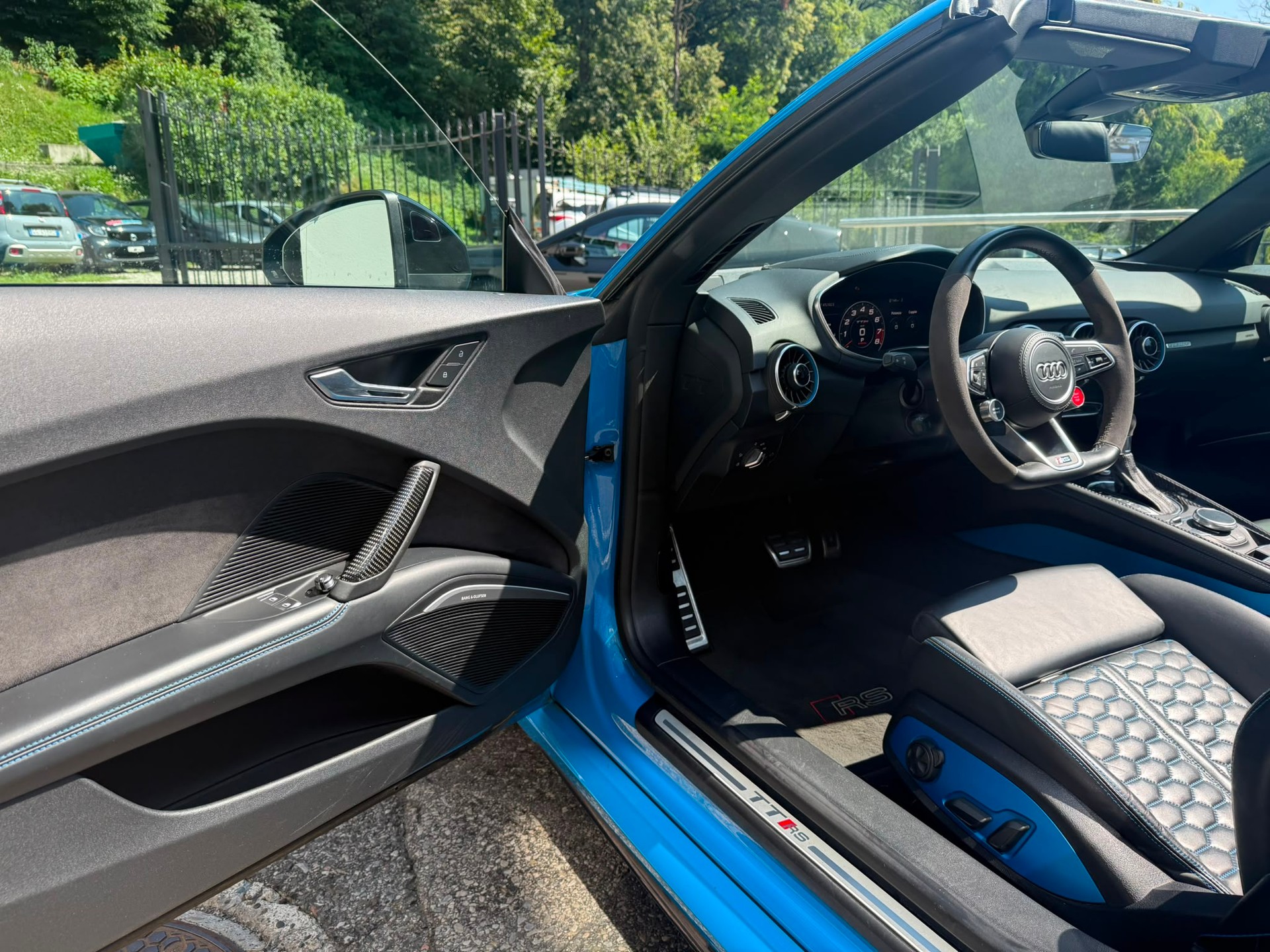 AUDI TT RS Roadster 2.5 TFSI quattro S-tronic-image-9