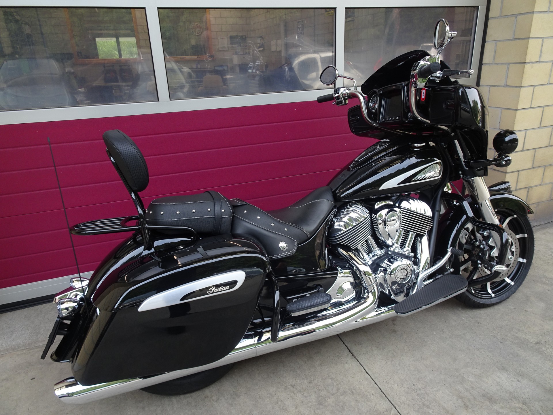 INDIAN Chieftain Limited ABS-showroom-element-3