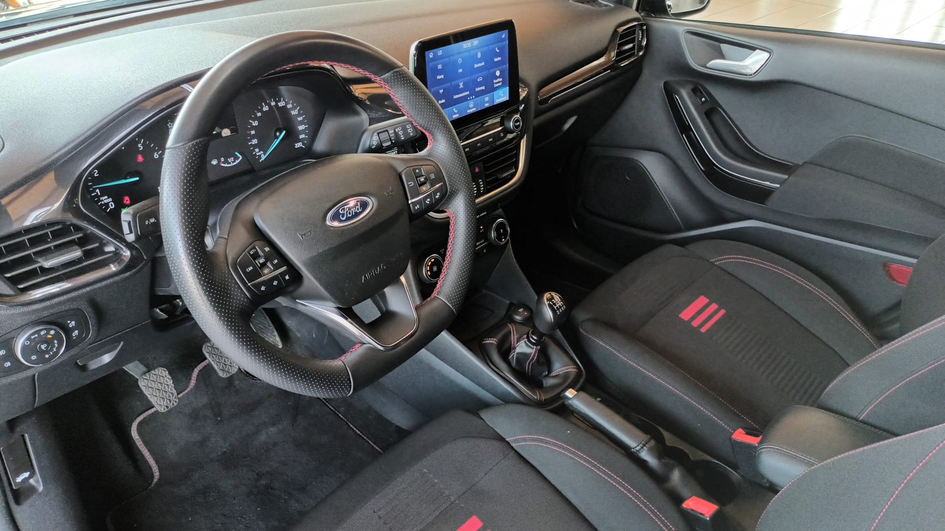 FORD Fiesta 1.0 SCTi ST Line-image-8