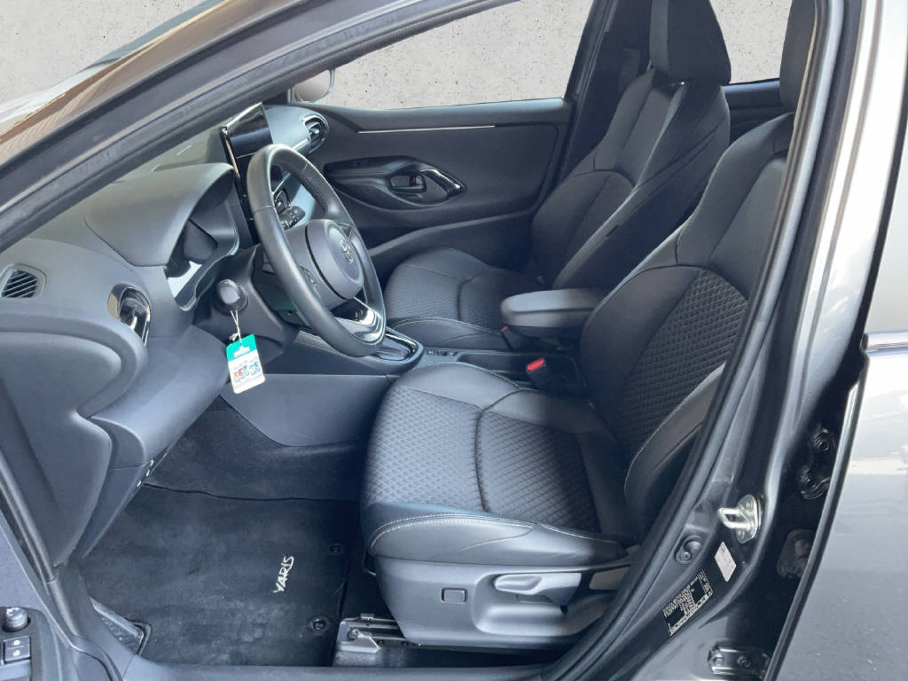 TOYOTA Yaris 1.5 VVT-i HSD Premium-image-8