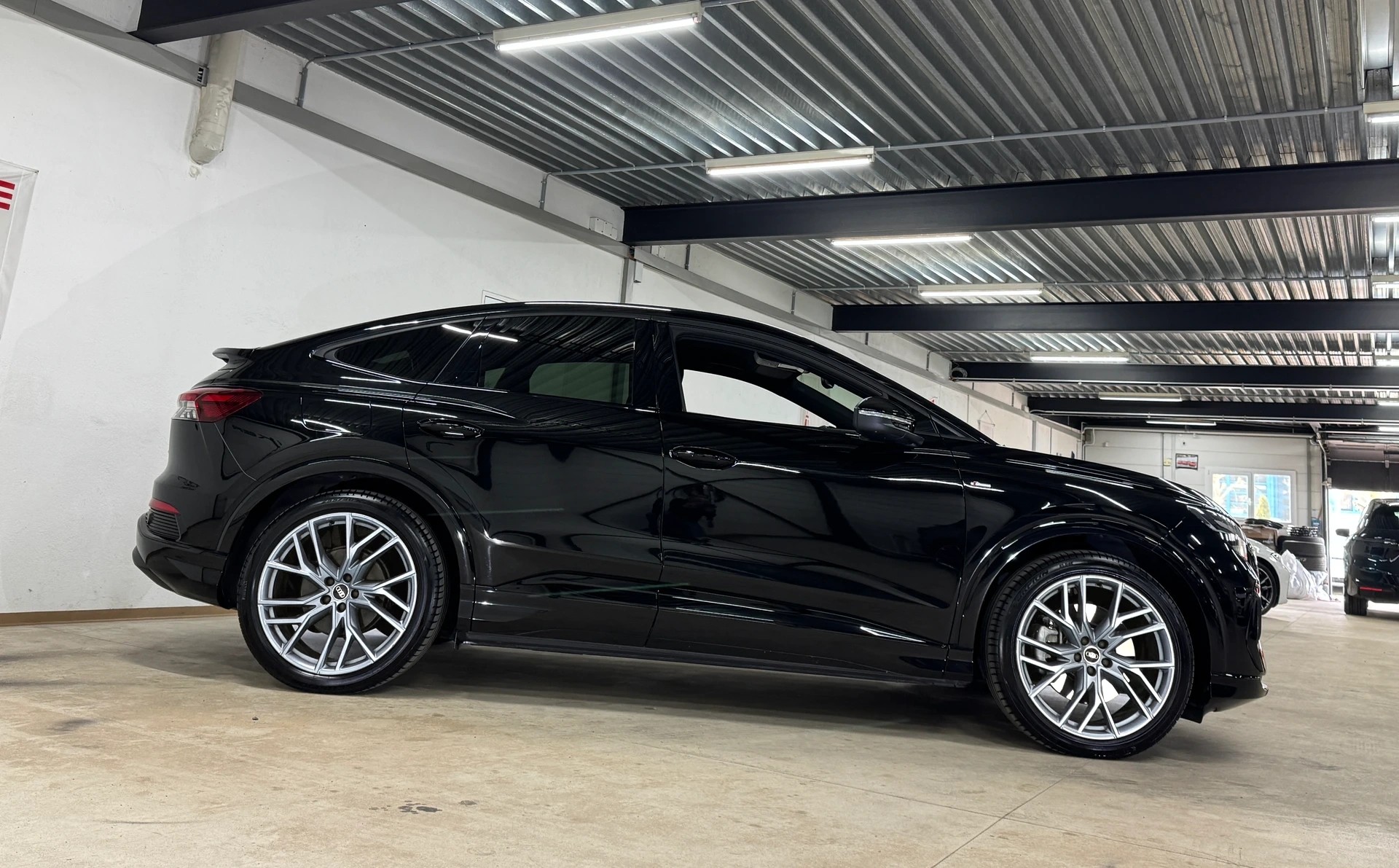 AUDI Q4 Sportback e-tron 45 S-Line Black-Optik Plus quattro-image-3