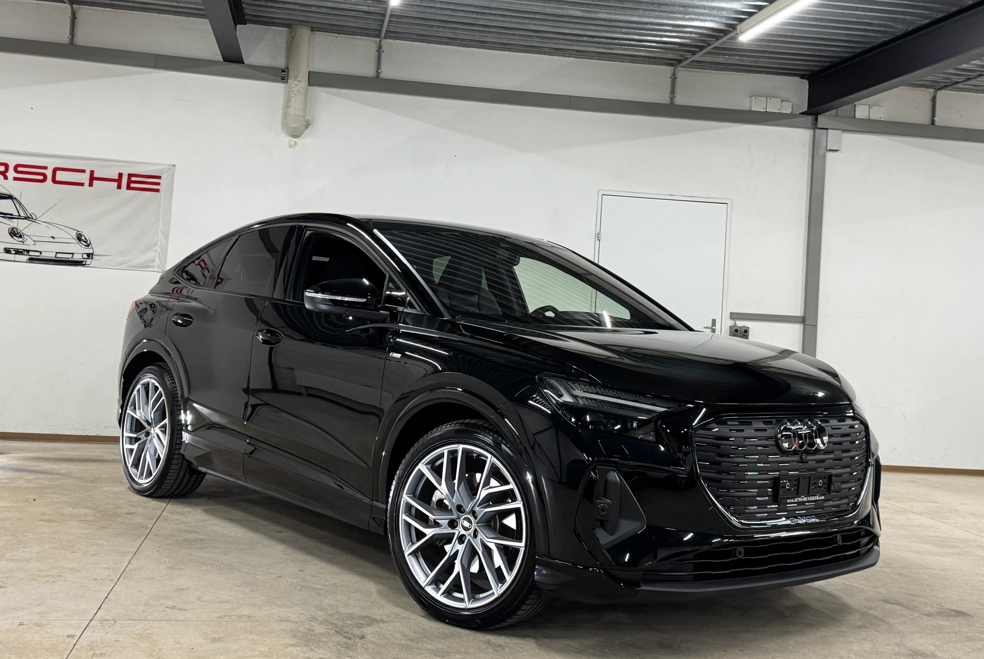 AUDI Q4 Sportback e-tron 45 S-Line Black-Optik Plus quattro-image-2