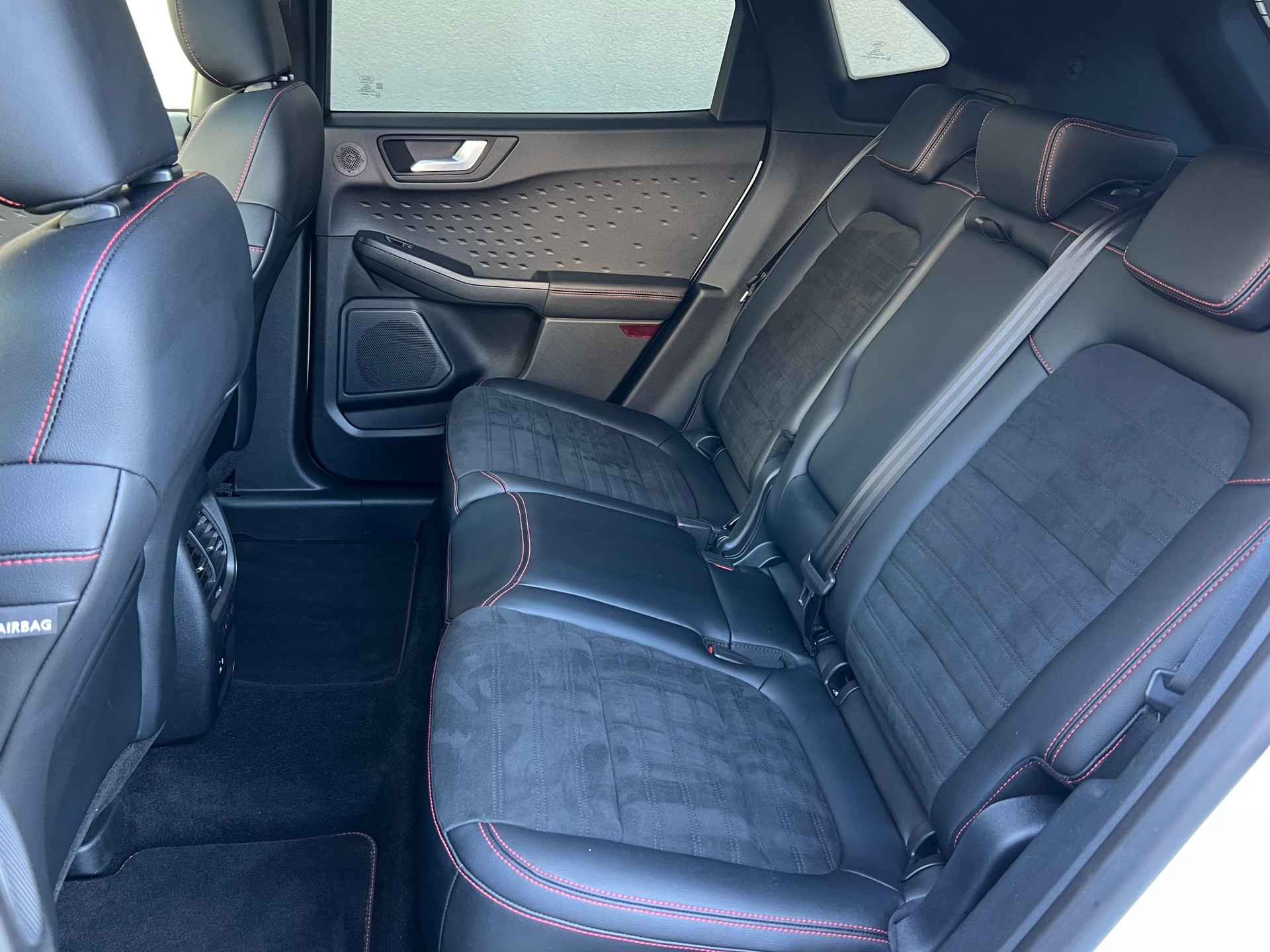 FORD Kuga 2.5 FHEV ST-Line X 4WD-image-12