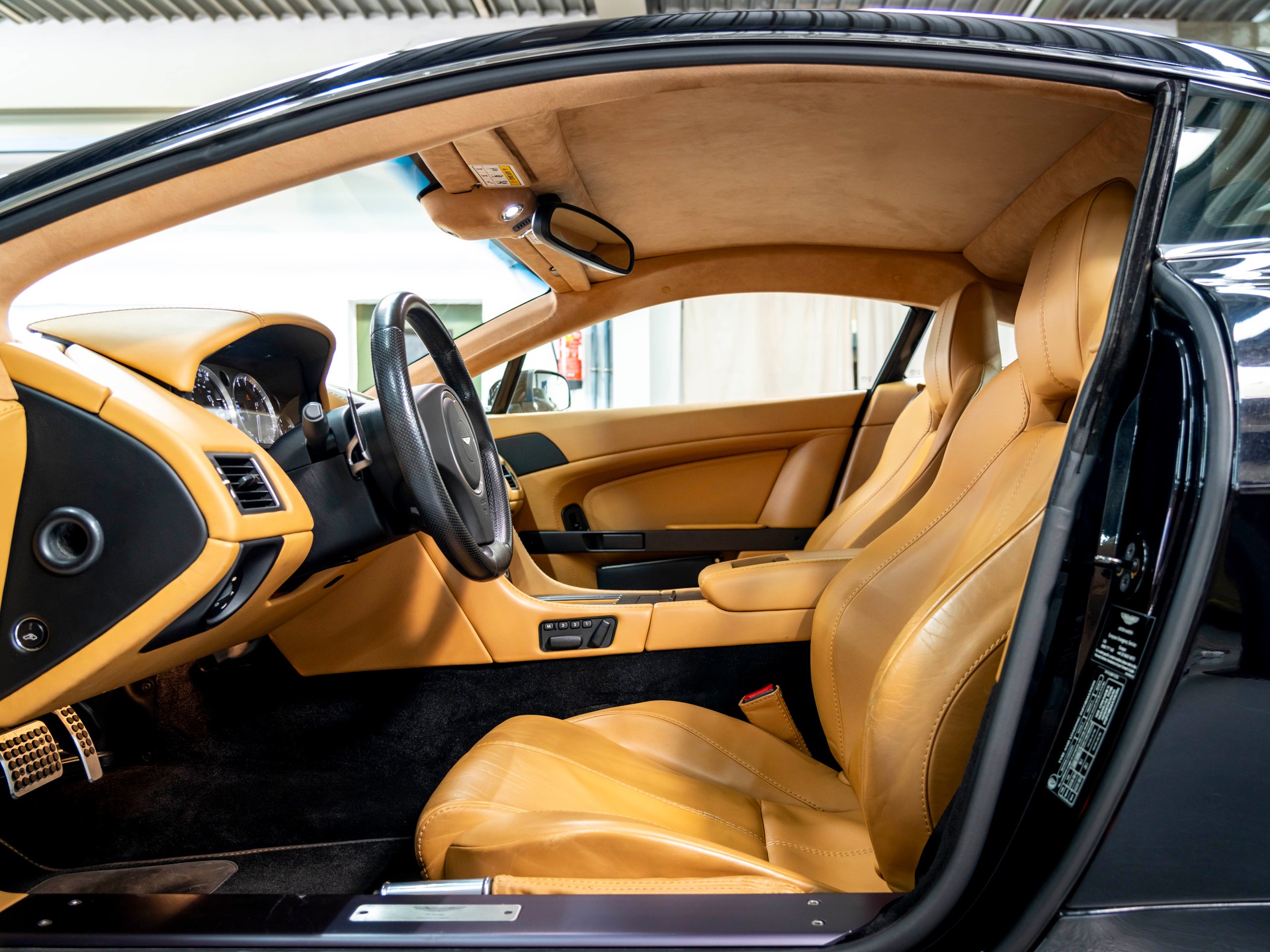 ASTON MARTIN V8 Vantage 4.7 Sportshift-image-17