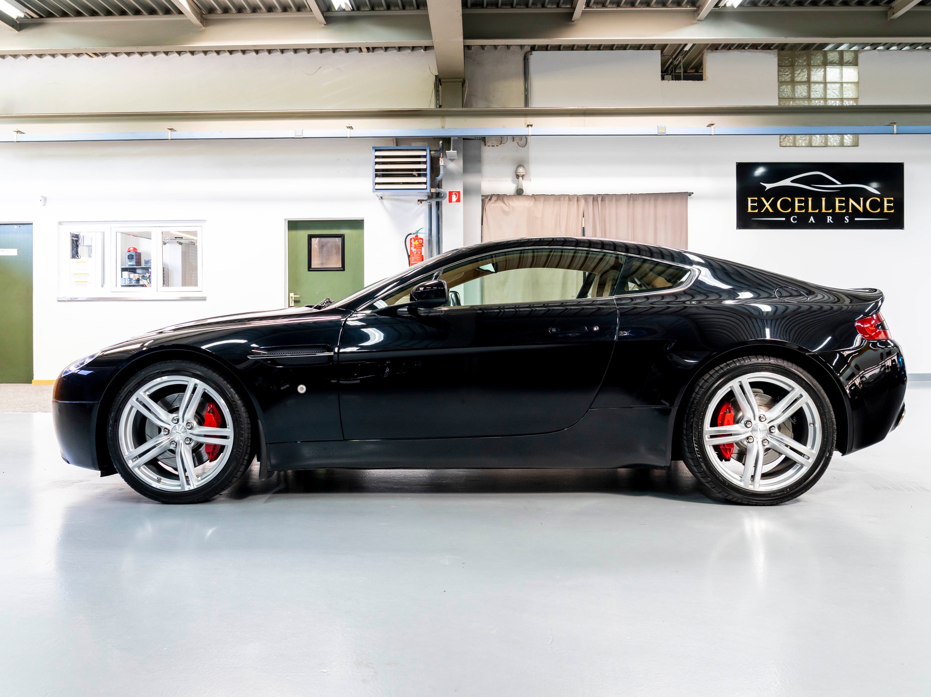 ASTON MARTIN V8 Vantage 4.7 Sportshift-image-3