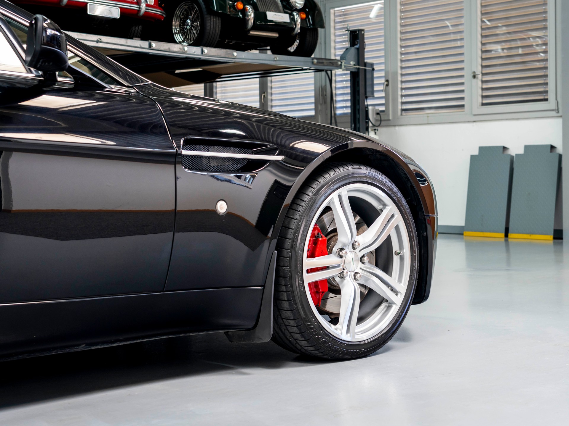 ASTON MARTIN V8 Vantage 4.7 Sportshift-image-10