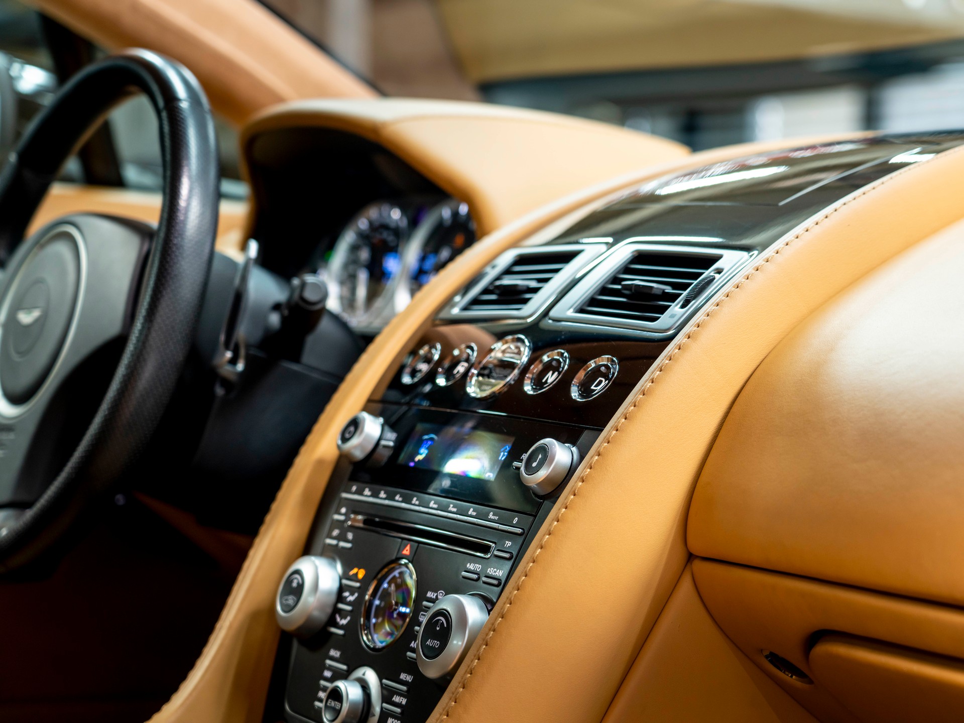 ASTON MARTIN V8 Vantage 4.7 Sportshift-image-21