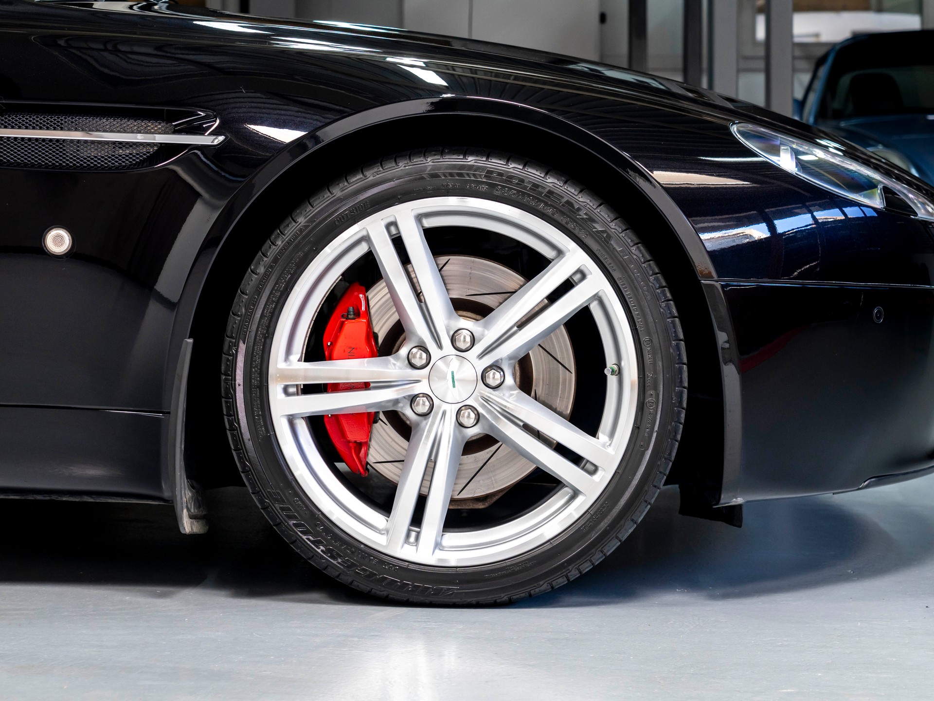 ASTON MARTIN V8 Vantage 4.7 Sportshift-image-9