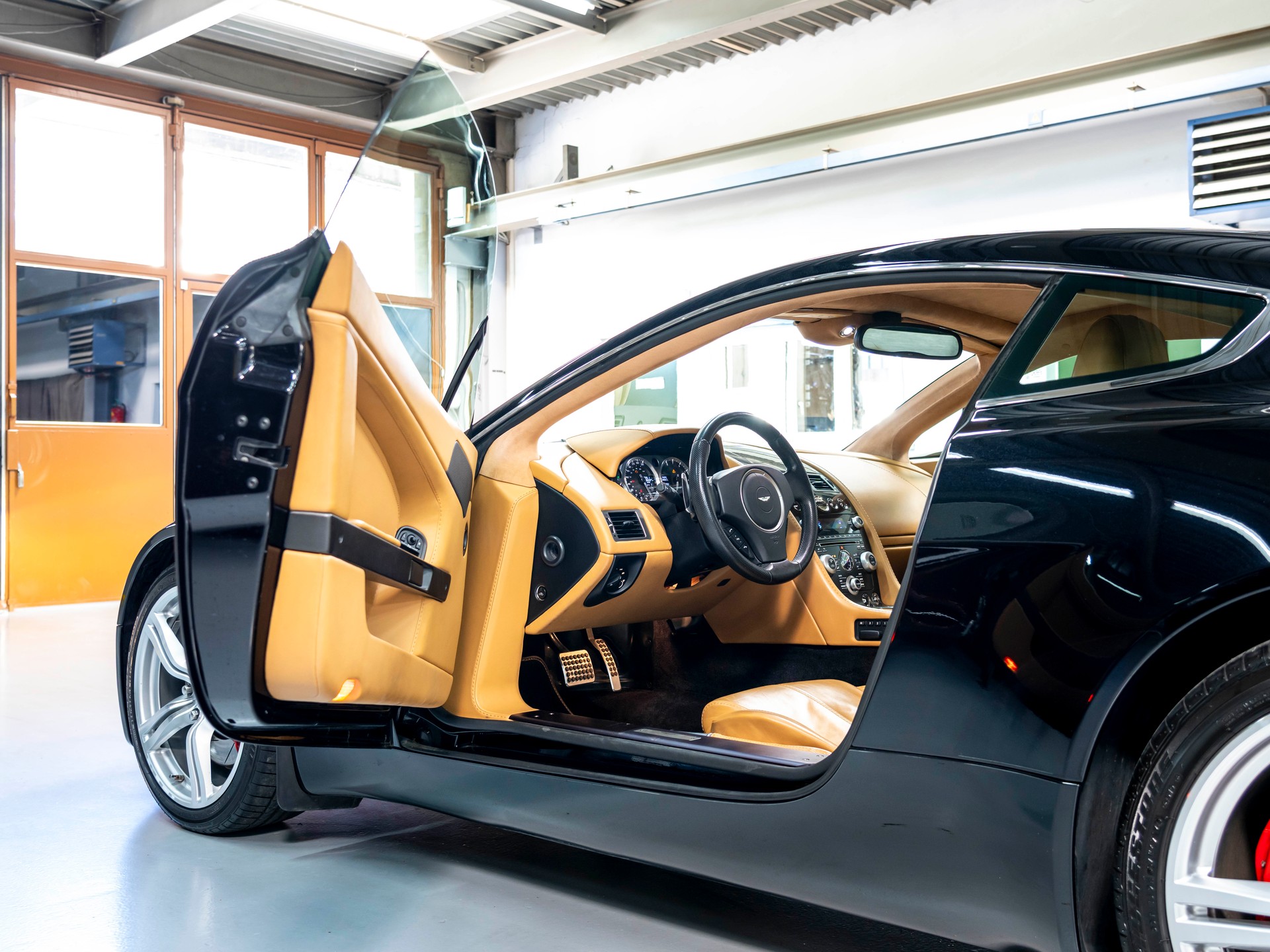 ASTON MARTIN V8 Vantage 4.7 Sportshift-image-16