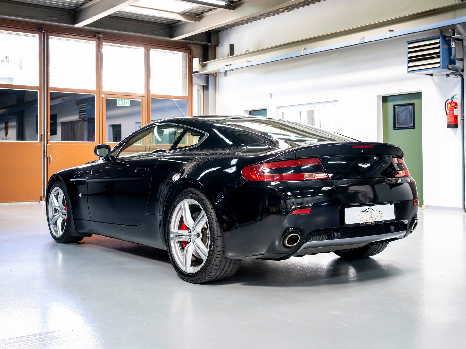 ASTON MARTIN V8 Vantage 4.7 Sportshift-image-7