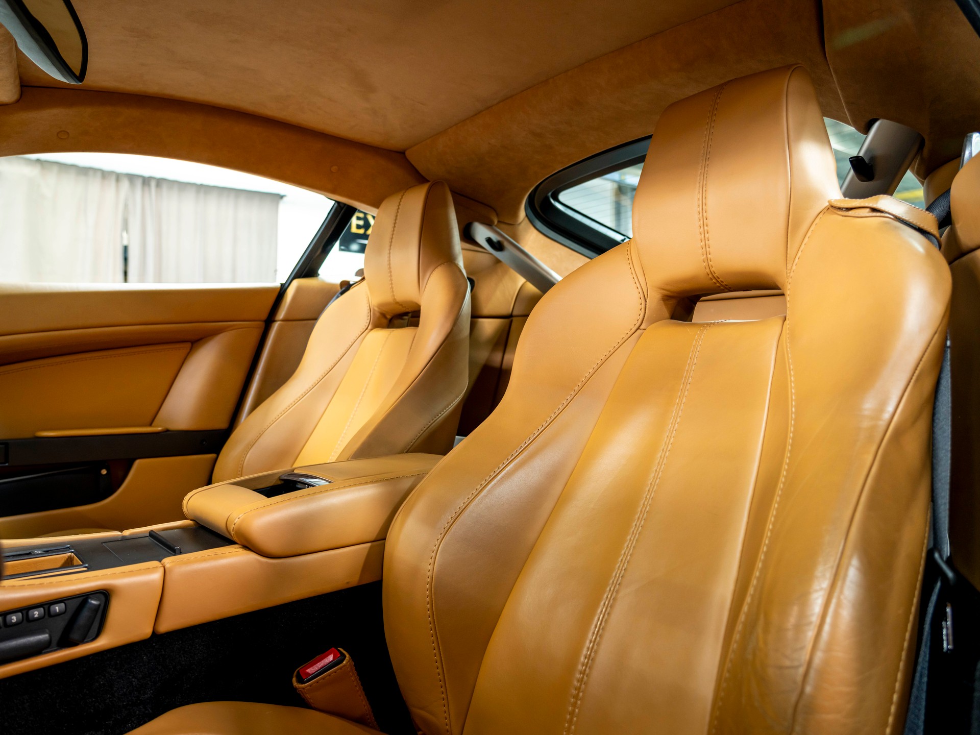 ASTON MARTIN V8 Vantage 4.7 Sportshift-image-15