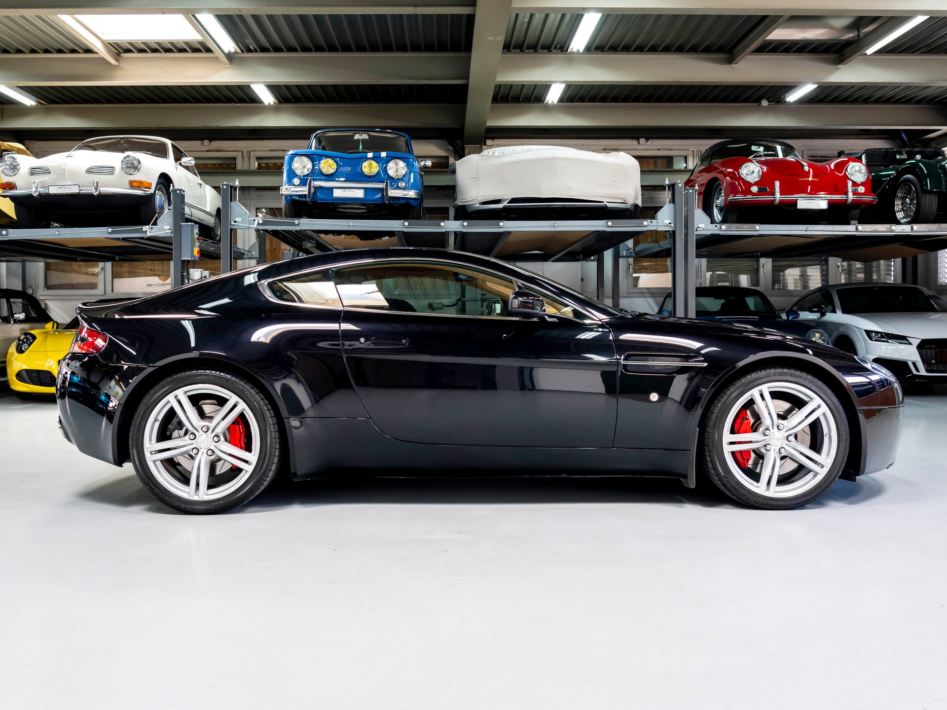 ASTON MARTIN V8 Vantage 4.7 Sportshift-image-4