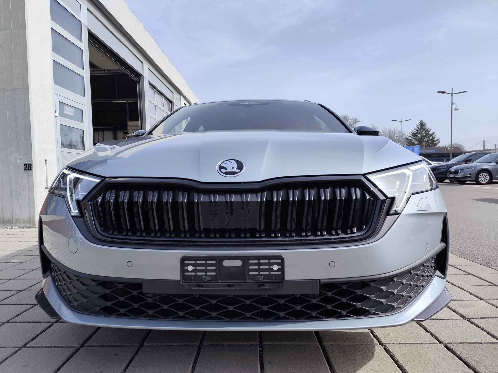 SKODA 2.0 TSI Dynamic 4x4 DSG-image-2