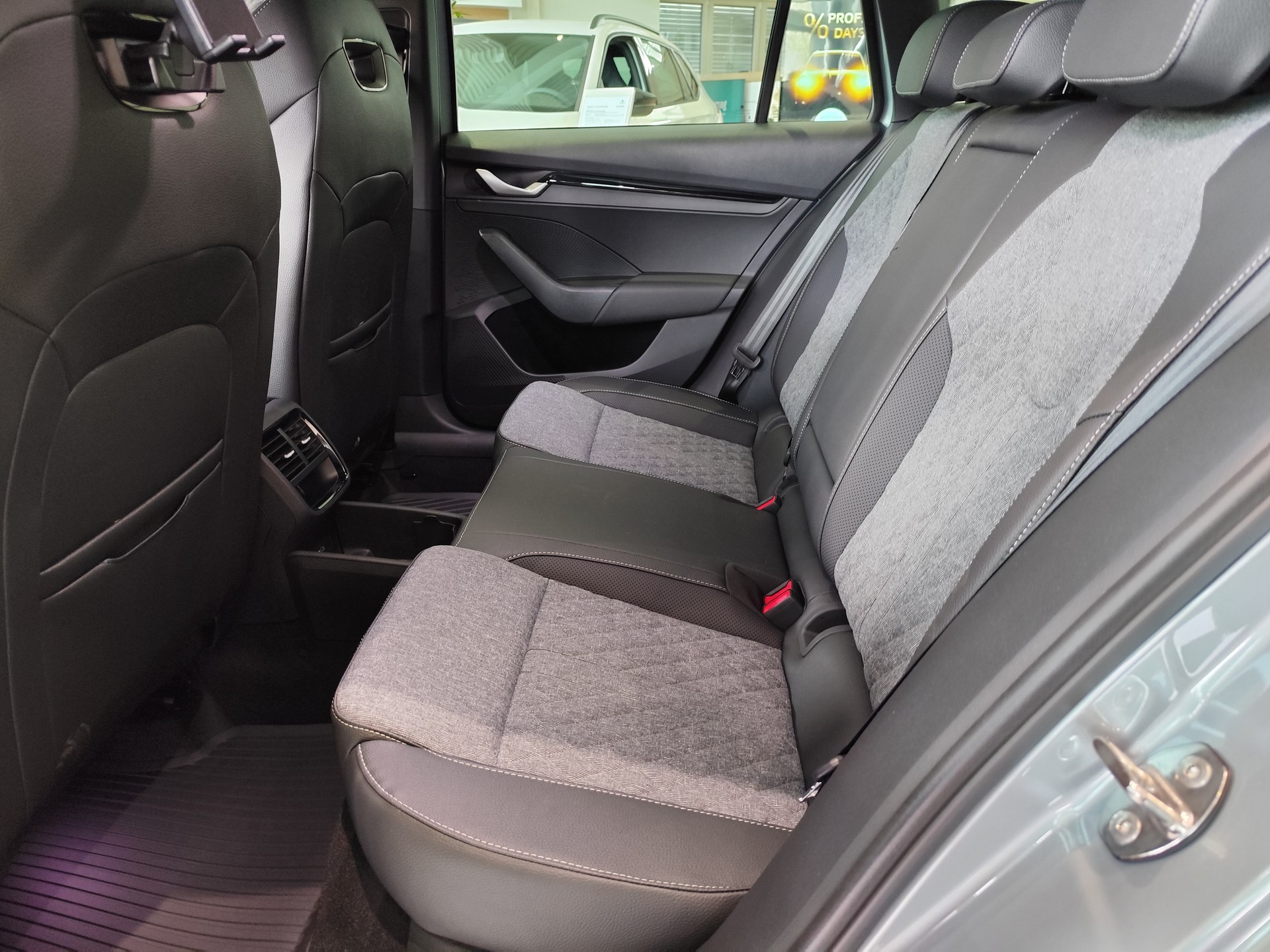 SKODA 2.0 TSI Dynamic 4x4 DSG-image-8