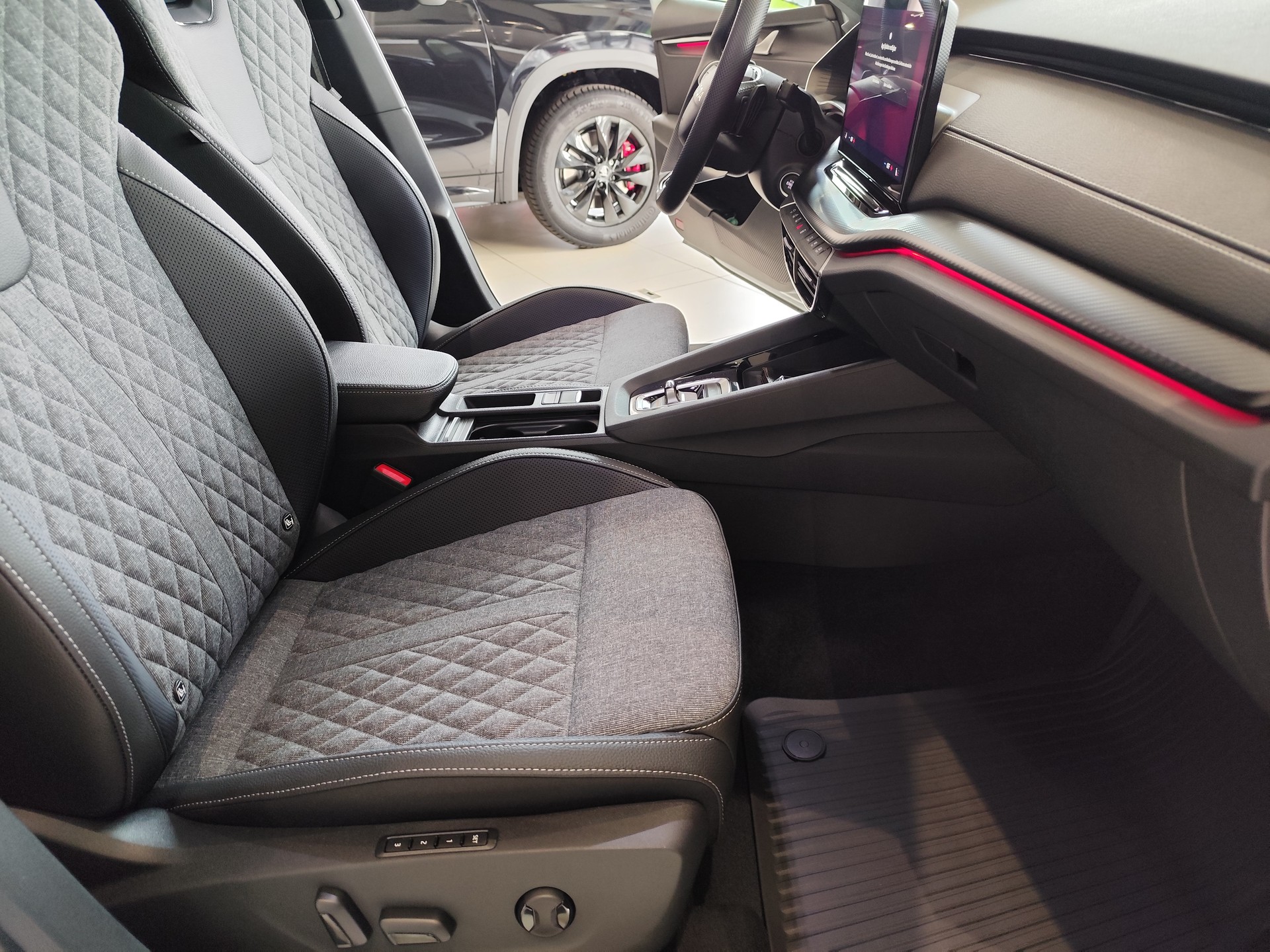 SKODA 2.0 TSI Dynamic 4x4 DSG-image-7