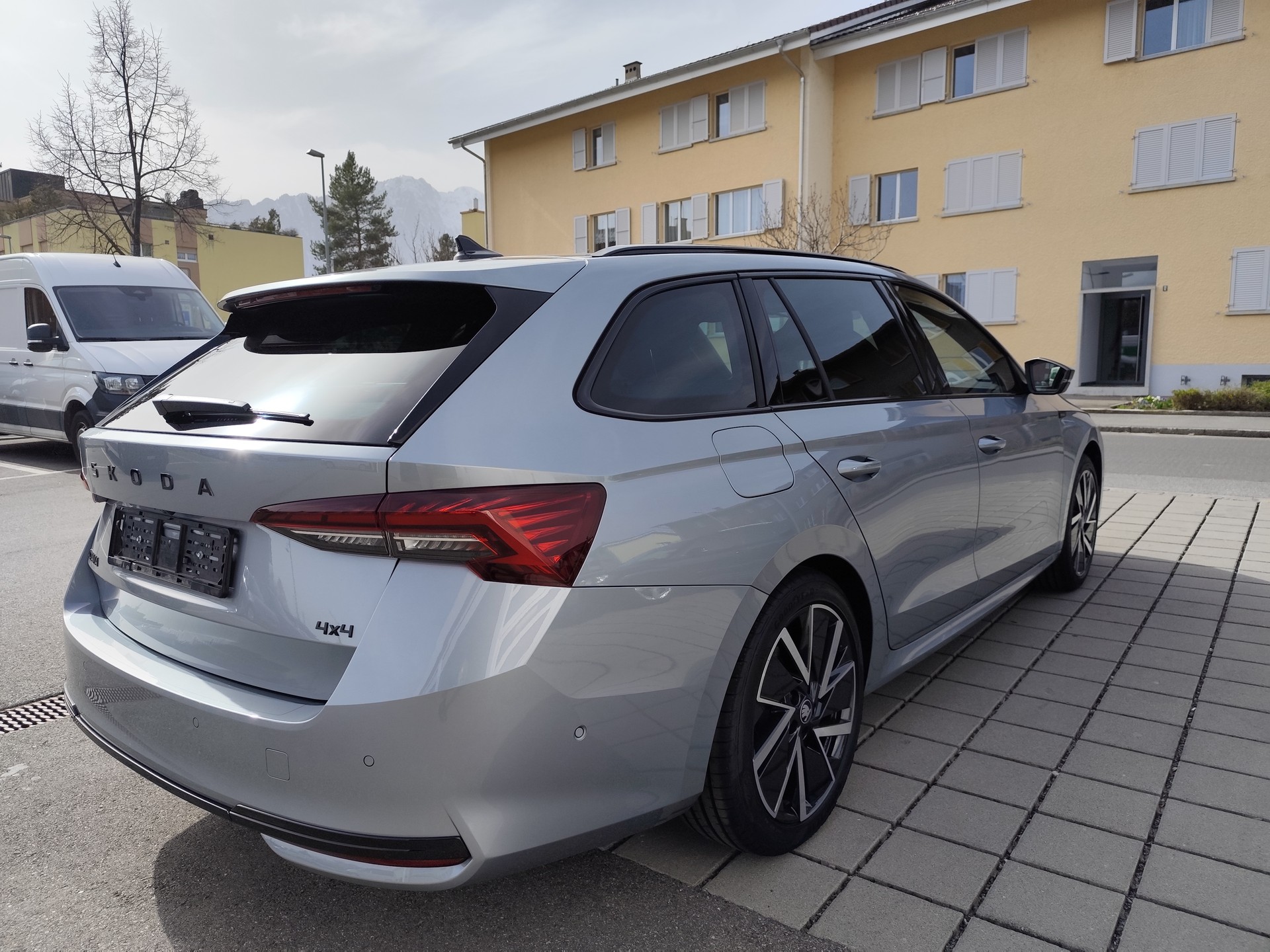 SKODA 2.0 TSI Dynamic 4x4 DSG-image-5