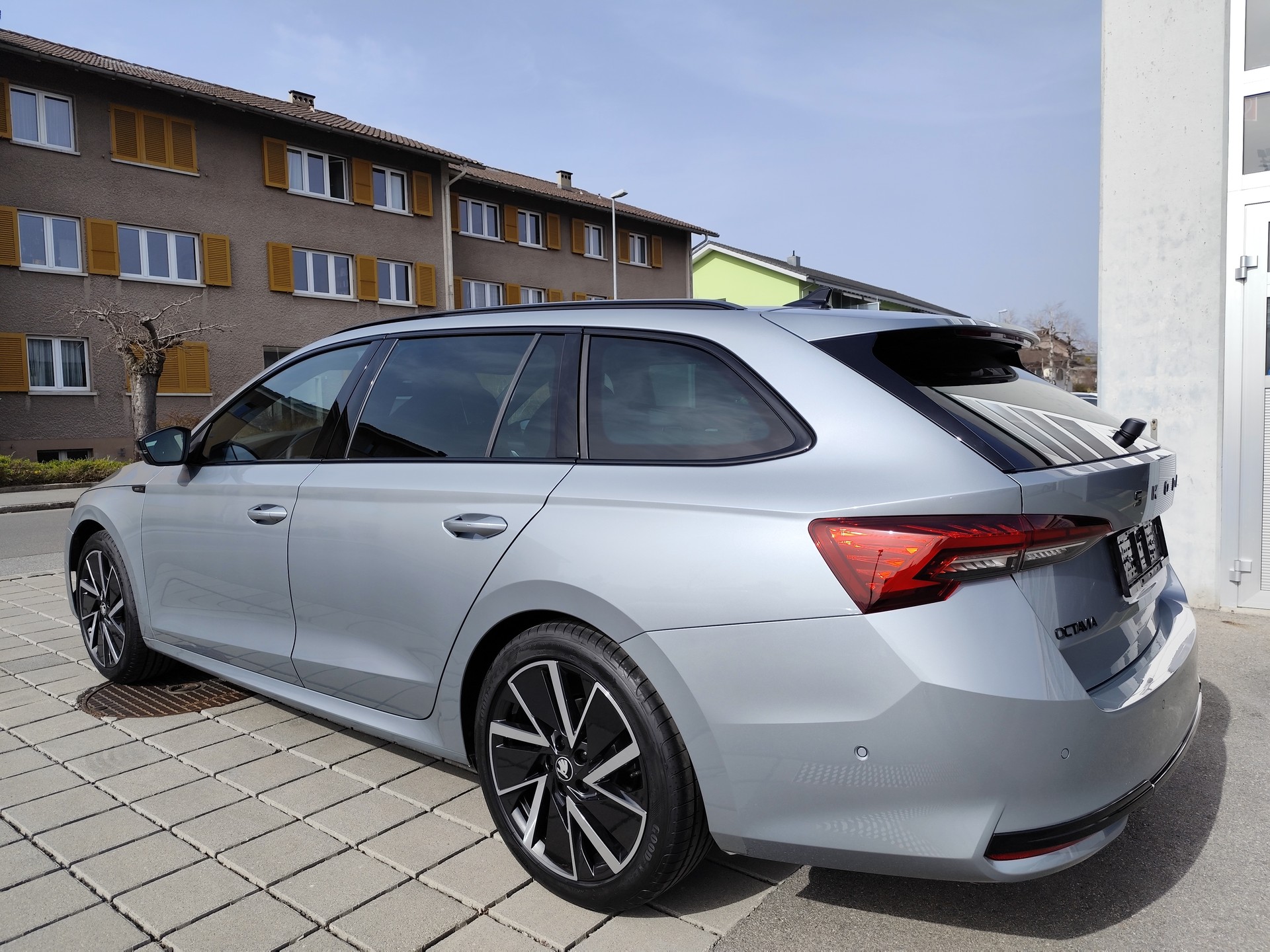 SKODA 2.0 TSI Dynamic 4x4 DSG-image-3