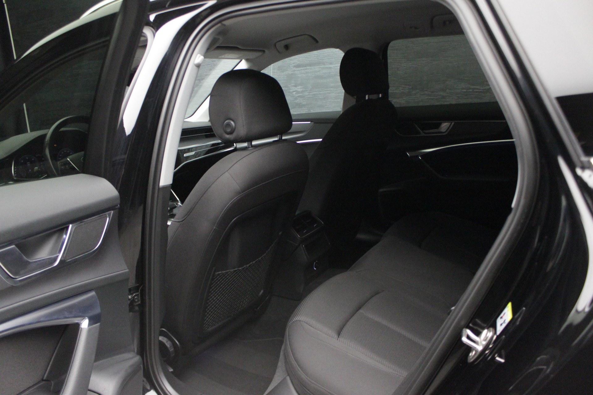 AUDI A6 Avant 40 TDI quattro S-tronic-image-12
