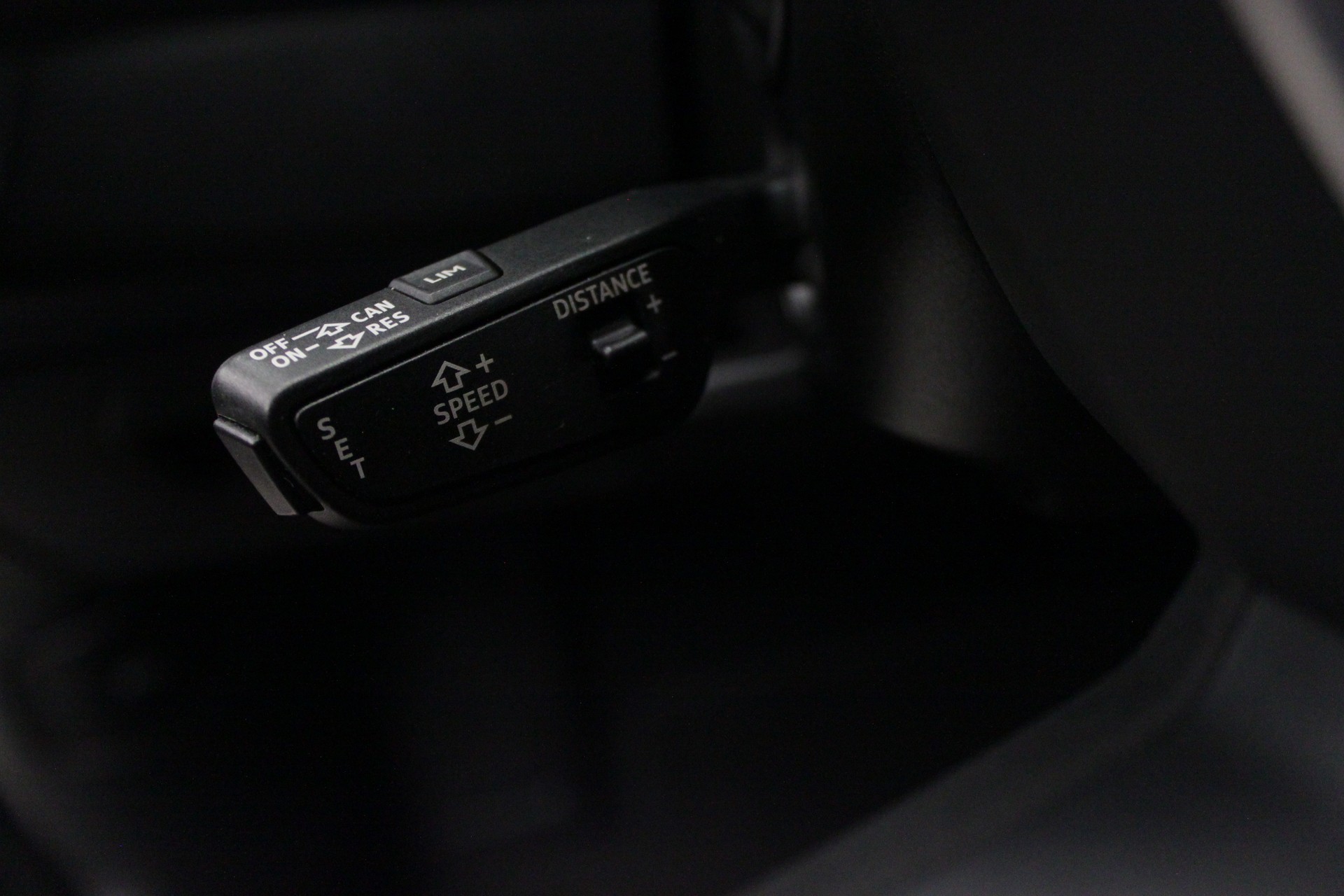 AUDI A6 Avant 40 TDI quattro S-tronic-image-15
