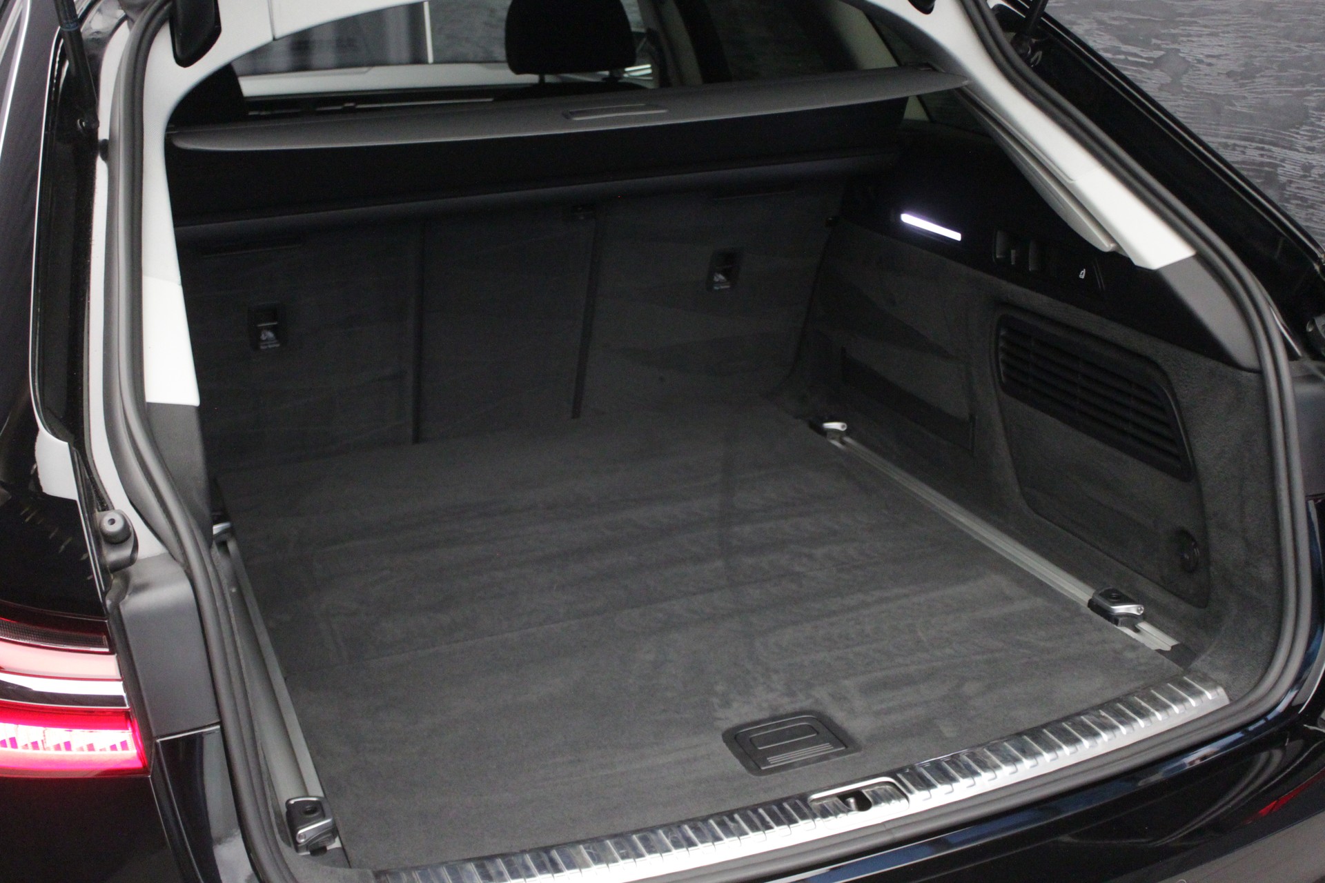 AUDI A6 Avant 40 TDI quattro S-tronic-image-10