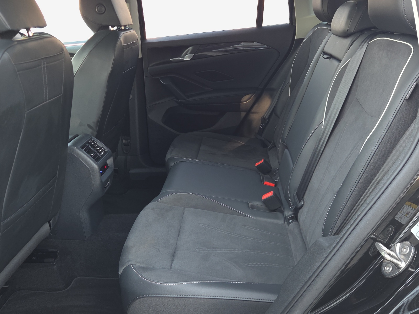 VW Tiguan 2.0 TSI DSG Elegance 4Motion-image-11