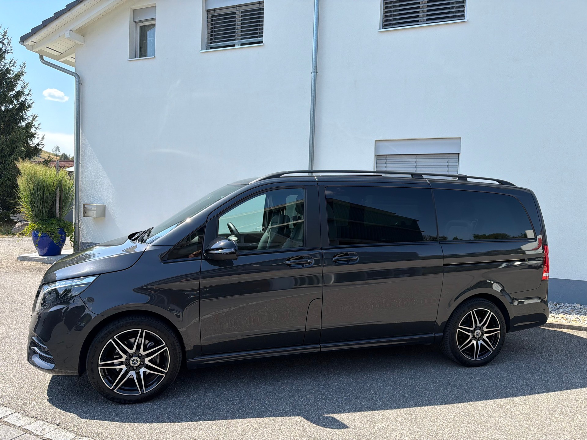 MERCEDES-BENZ V 300 d lang Avantgarde 4Matic 9G-Tronic-image-11
