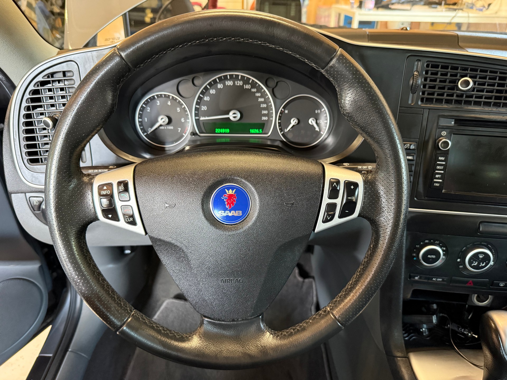 SAAB 9-3 2.0 (1.8t) Vector-image-9