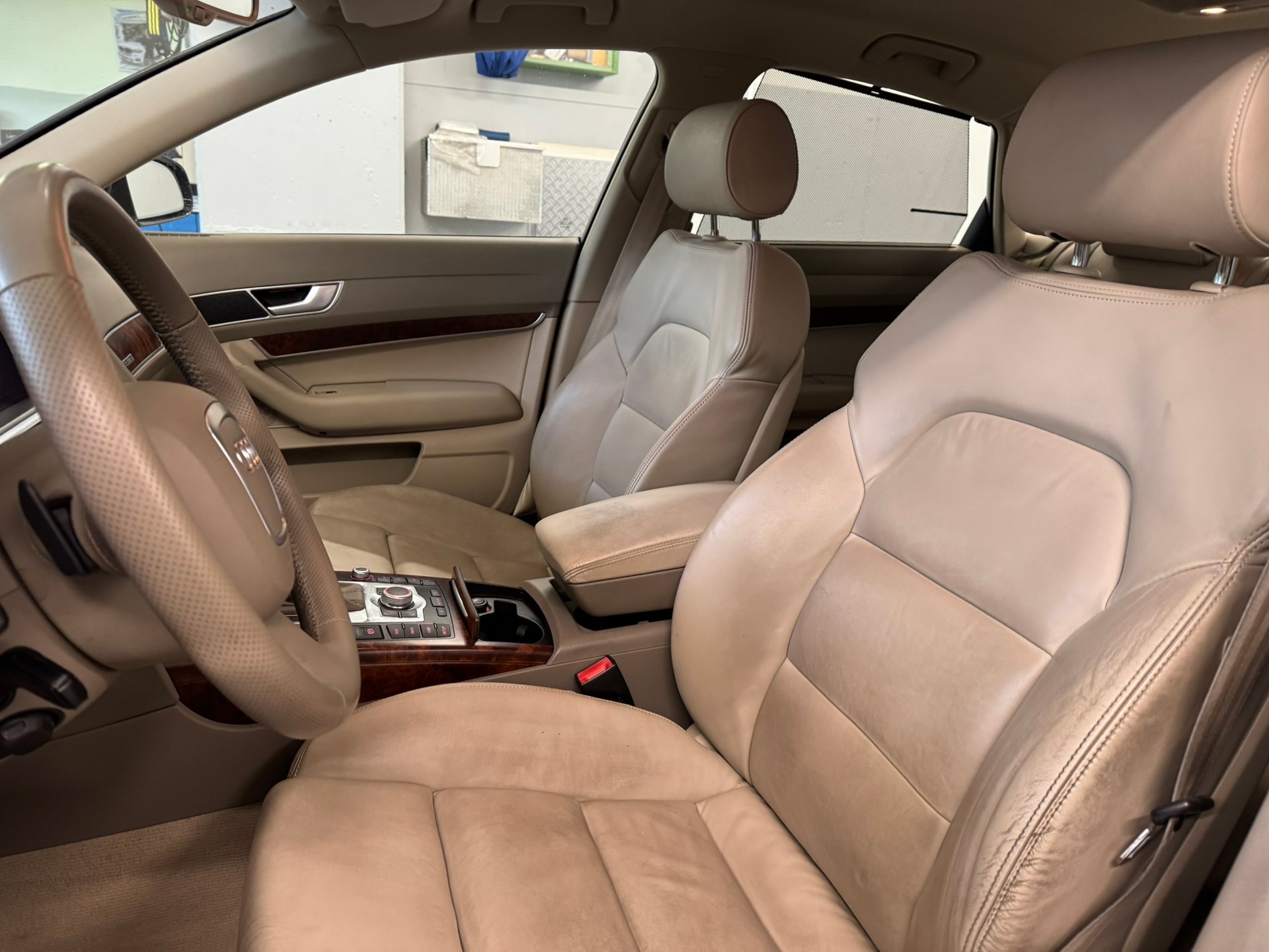 AUDI A6 Limousine 4.2 V8 FSI quattro tiptronic-image-14