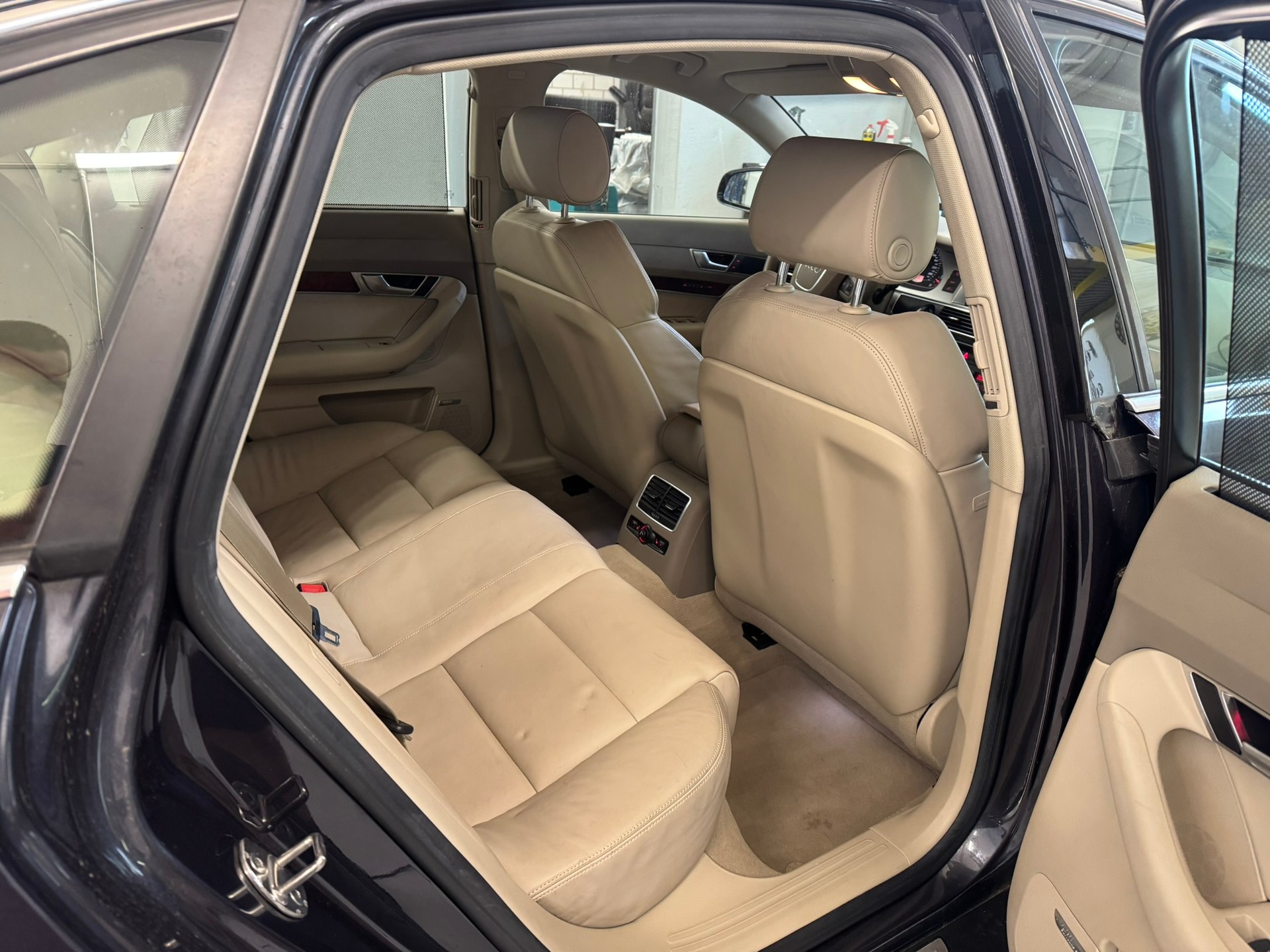 AUDI A6 Limousine 4.2 V8 FSI quattro tiptronic-image-12