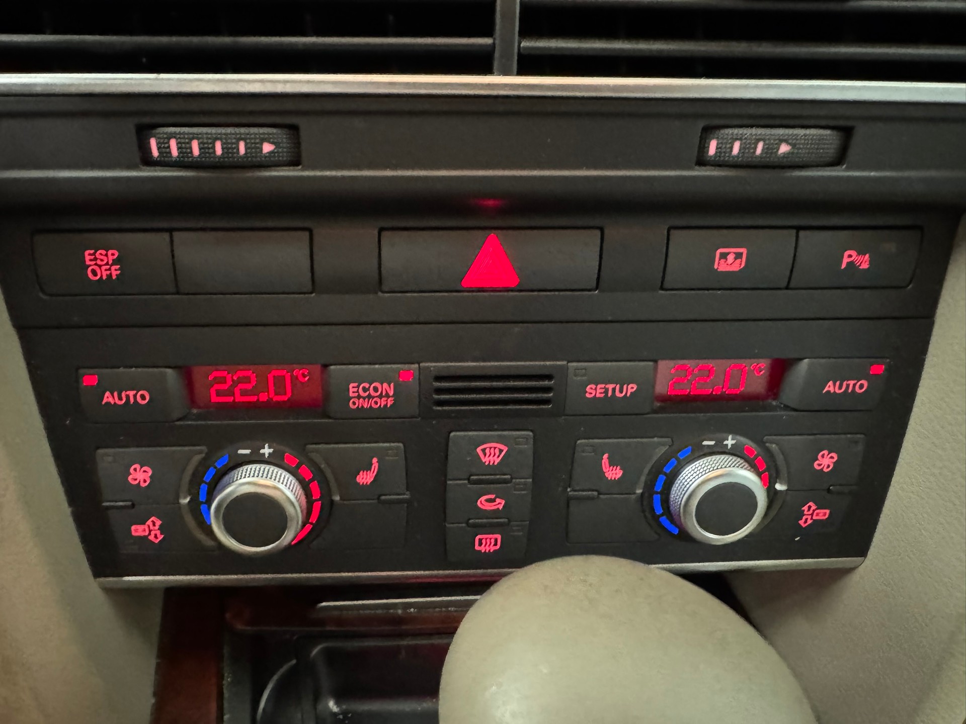 AUDI A6 Limousine 4.2 V8 FSI quattro tiptronic-image-19