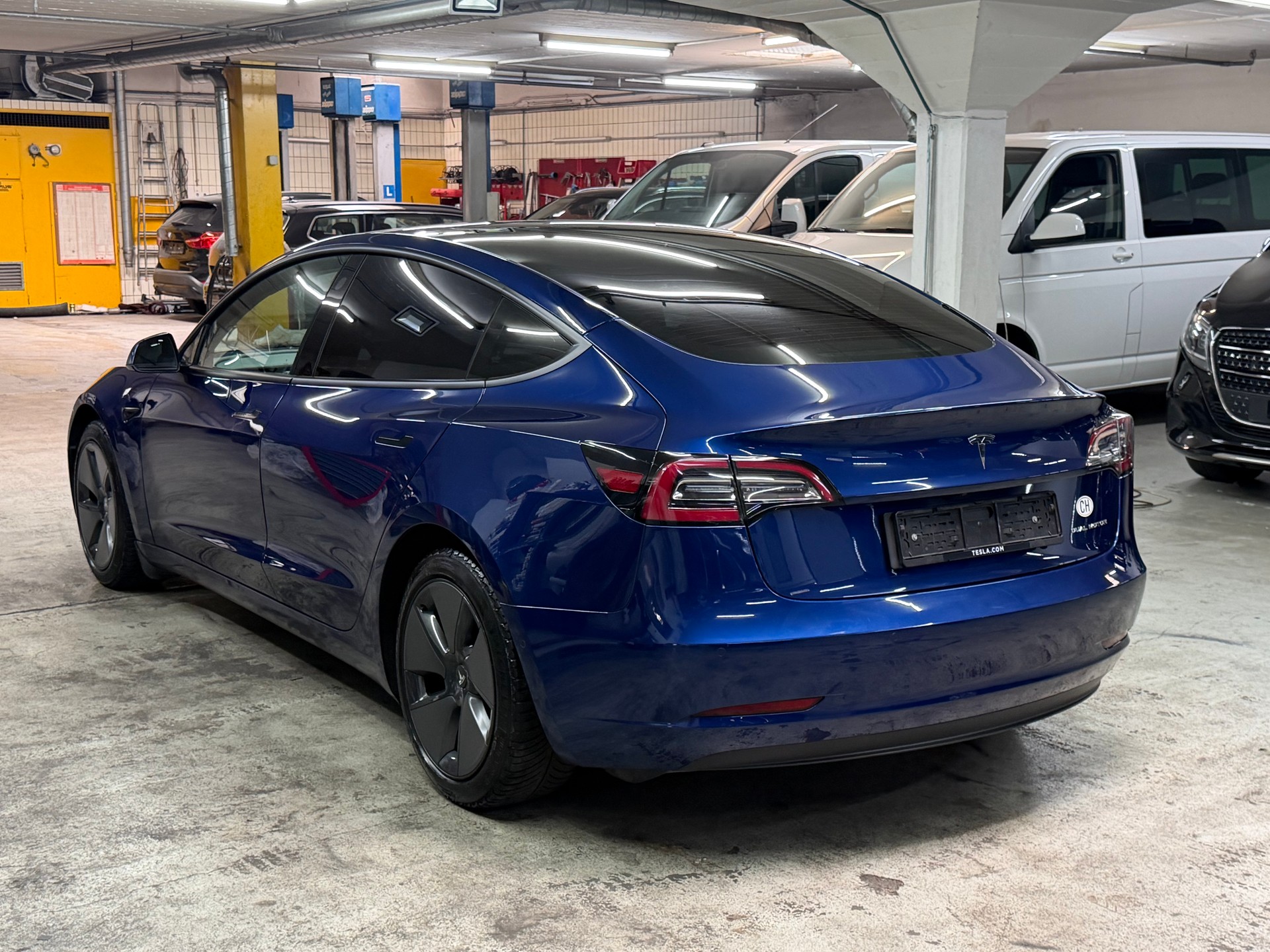 TESLA Model 3 Long Range Dual Motor AWD-image-8