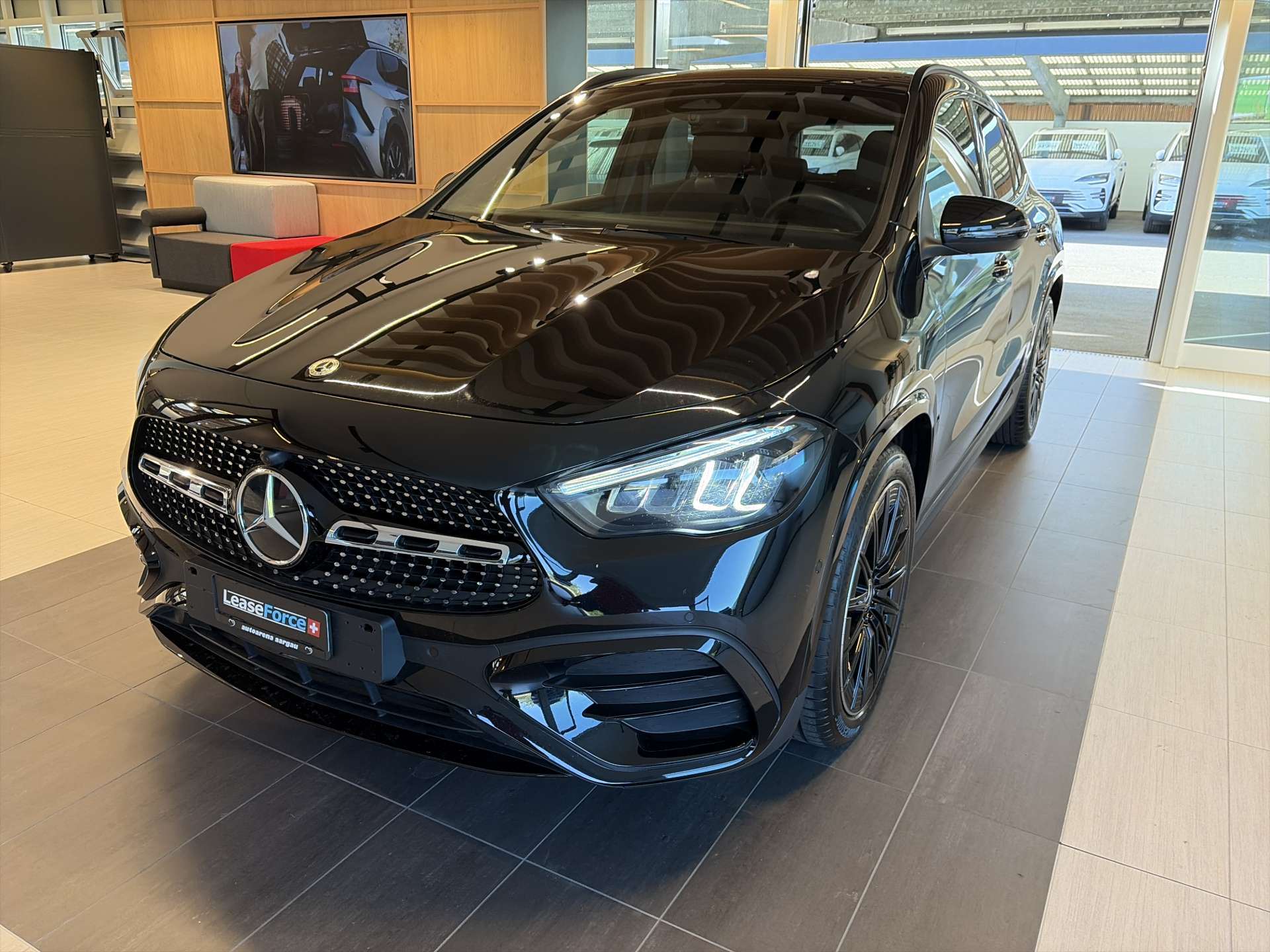 MERCEDES-BENZ GLA 200 AMG-Line DCT-Automat-image-0