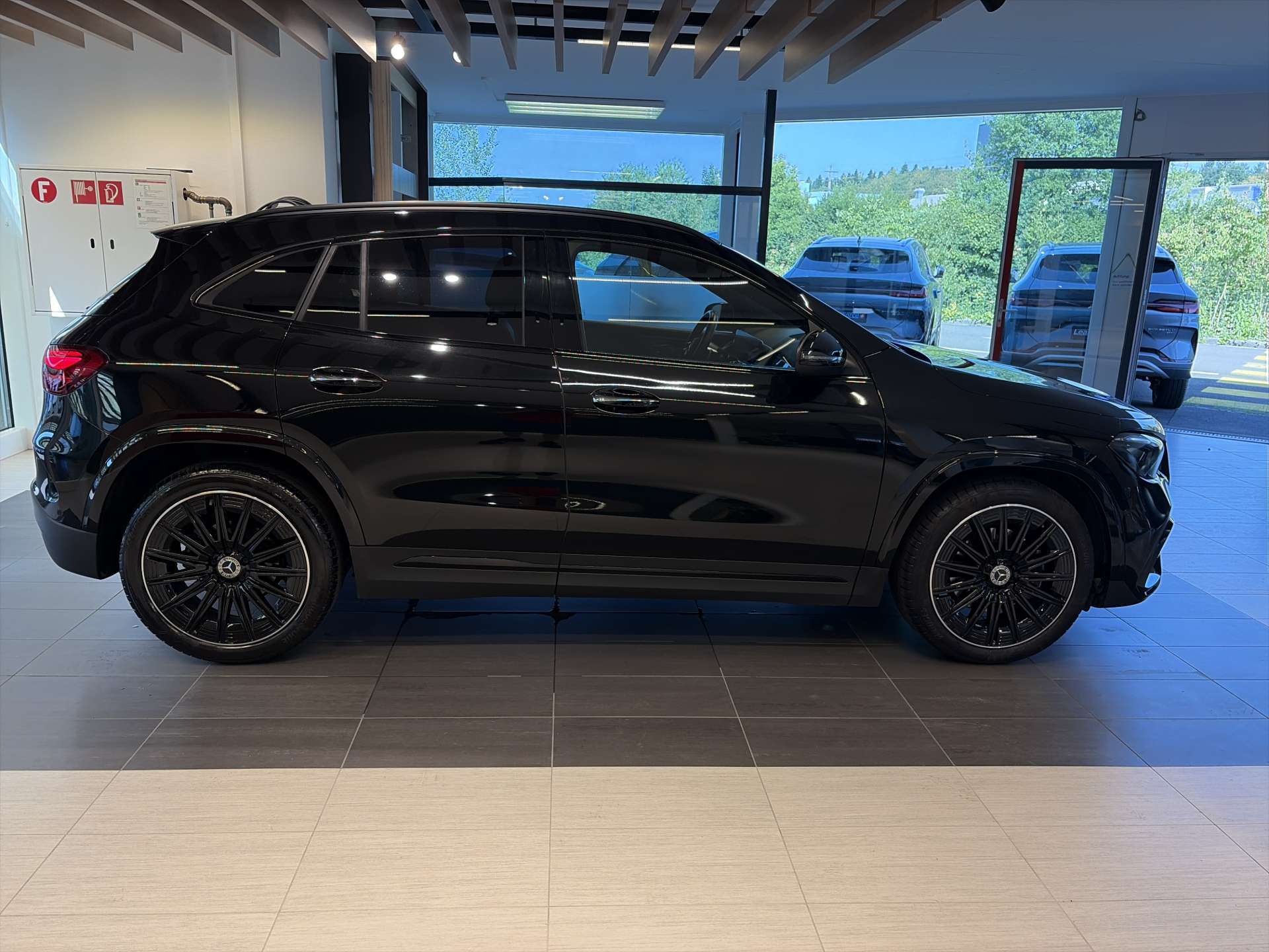 MERCEDES-BENZ GLA 200 AMG-Line DCT-Automat-image-13