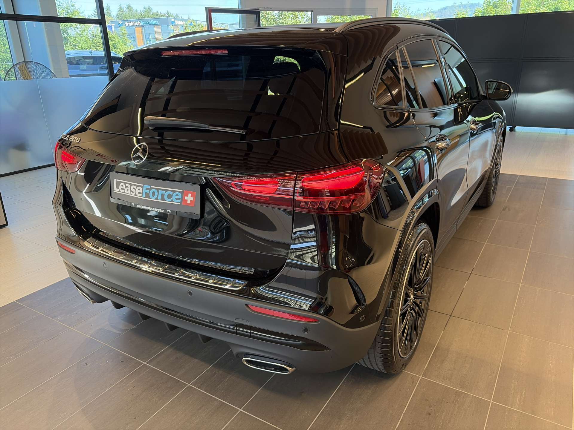 MERCEDES-BENZ GLA 200 AMG-Line DCT-Automat-image-2
