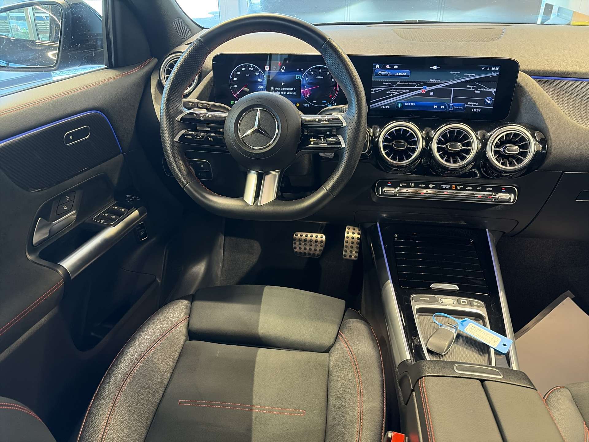 MERCEDES-BENZ GLA 200 AMG-Line DCT-Automat-image-4