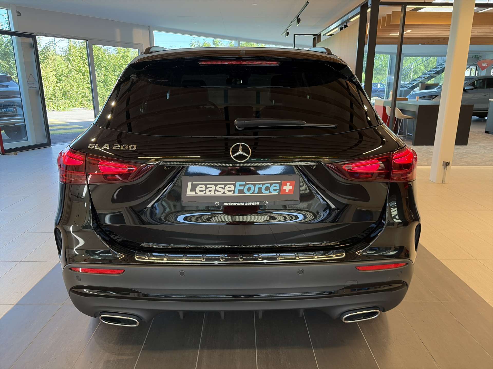 MERCEDES-BENZ GLA 200 AMG-Line DCT-Automat-image-12