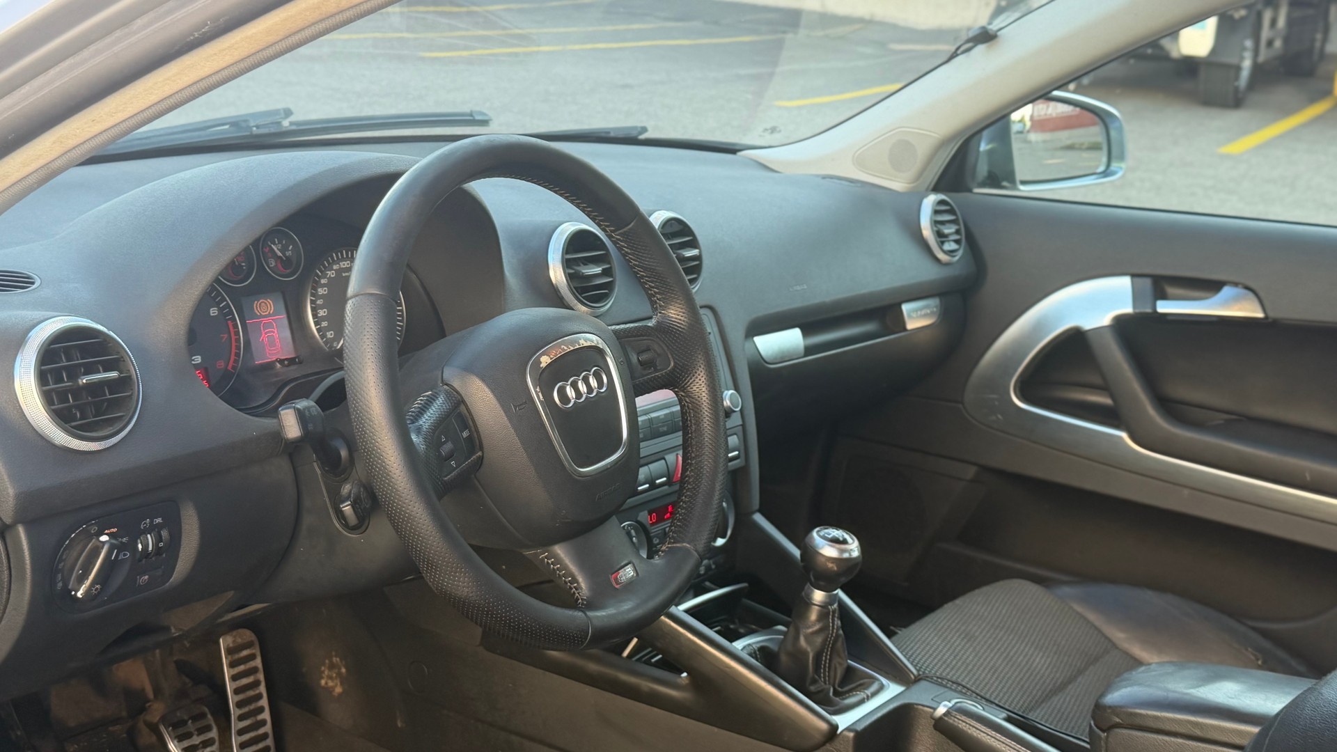 AUDI S3 2.0 Turbo FSI quattro-image-7