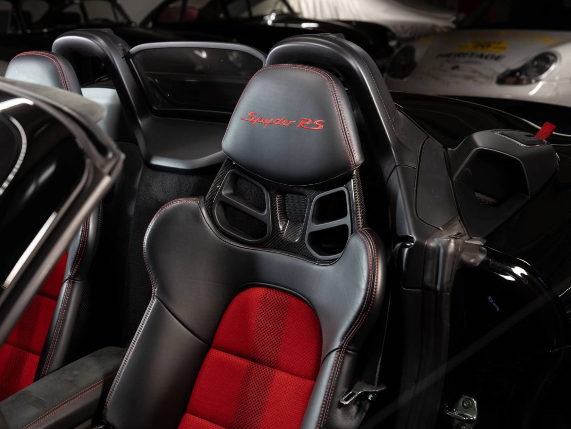 PORSCHE 718 Spyder RS-image-13
