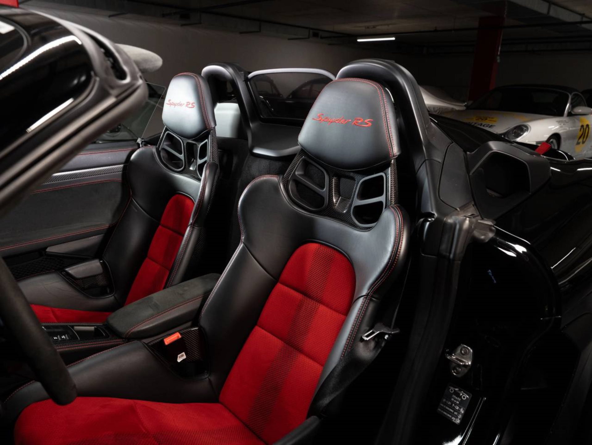 PORSCHE 718 Spyder RS-image-4