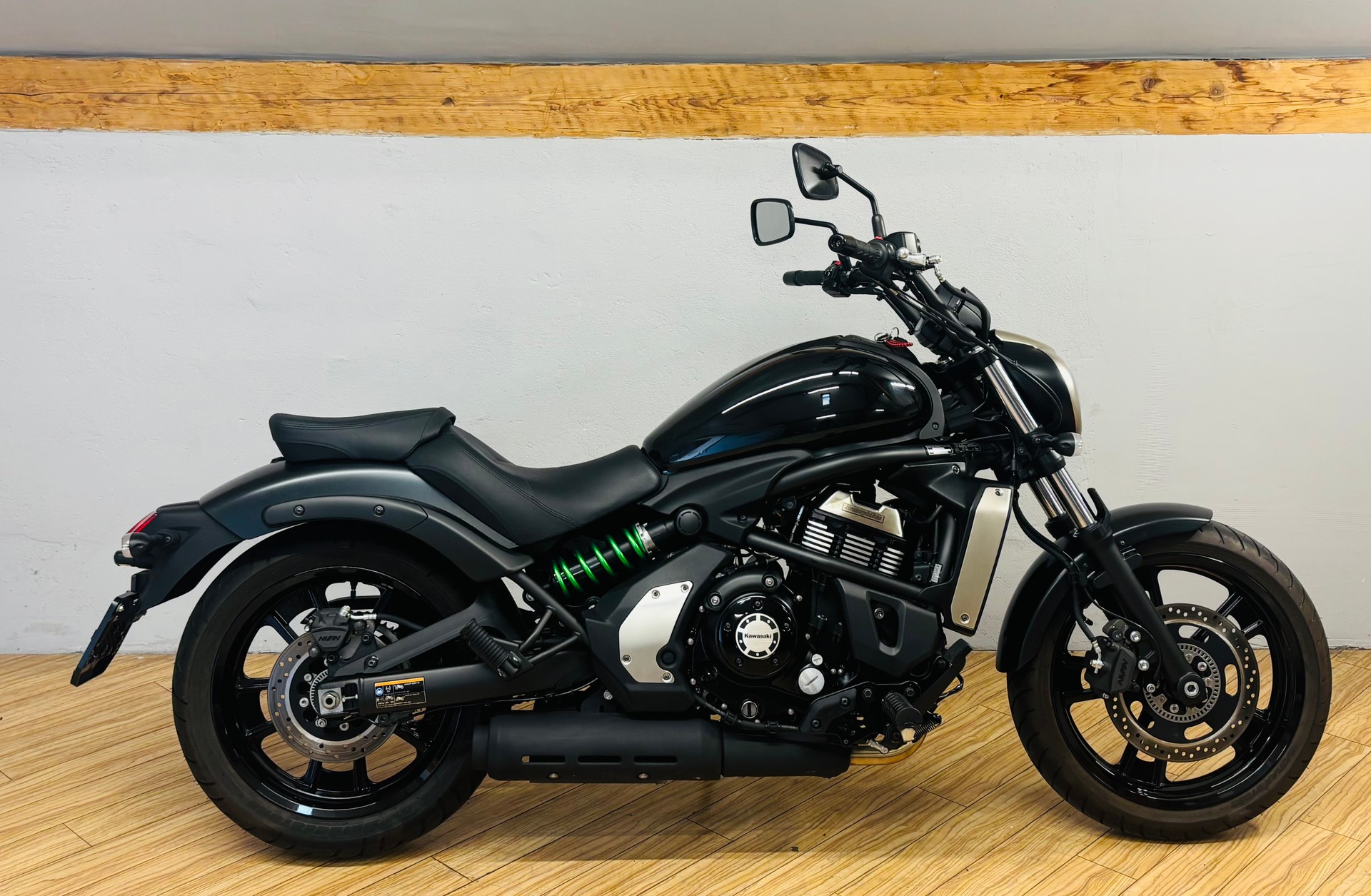 KAWASAKI Vulcan S ABS-showroom-element-1