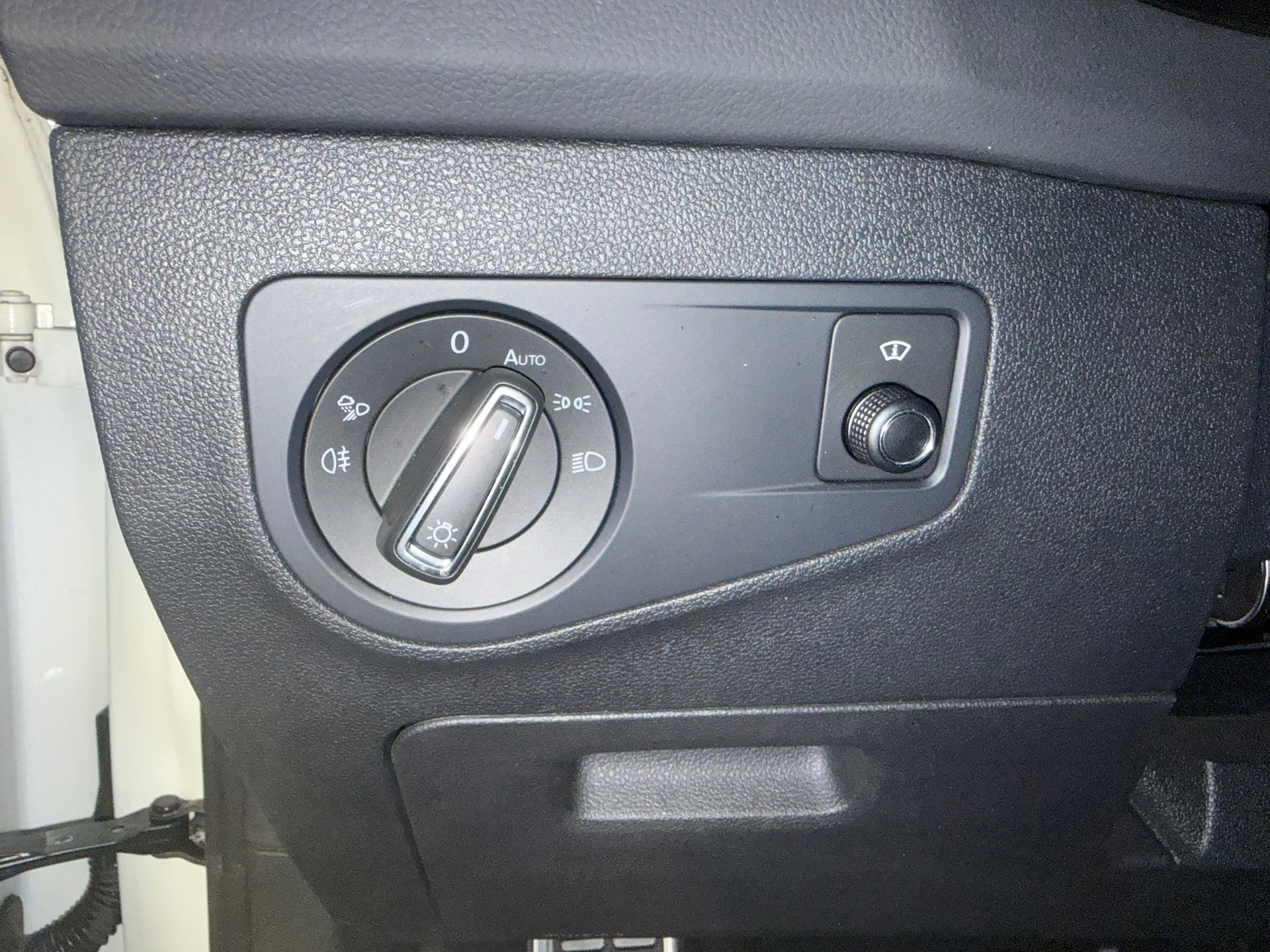 VW Tiguan 2.0TSI R 4Motion DSG, Oryxweiss Perlmutteffekt-image-12