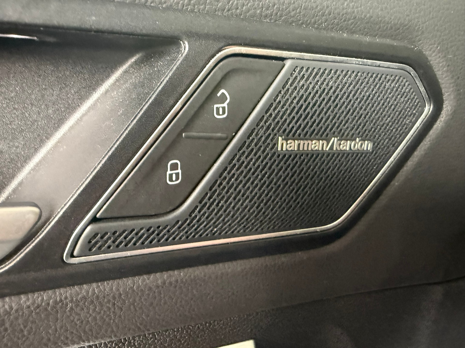 VW Tiguan 2.0TSI R 4Motion DSG, Oryxweiss Perlmutteffekt-image-14